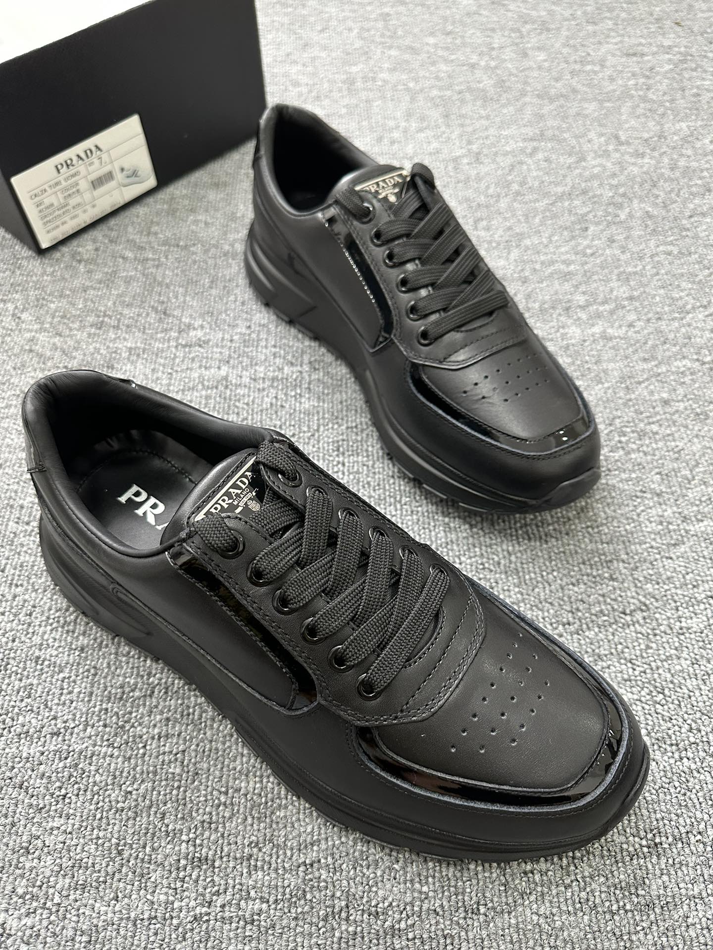 2024 últimos modelos de envío prada/prada italiano buque insignia de la versión de la tienda,ltaly e