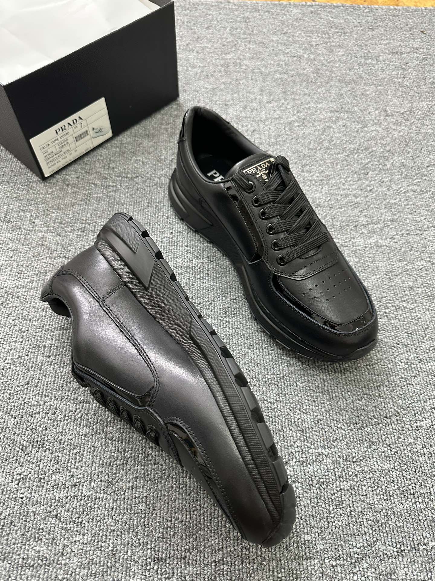 2024 últimos modelos de envío prada/prada italiano buque insignia de la versión de la tienda,ltaly e