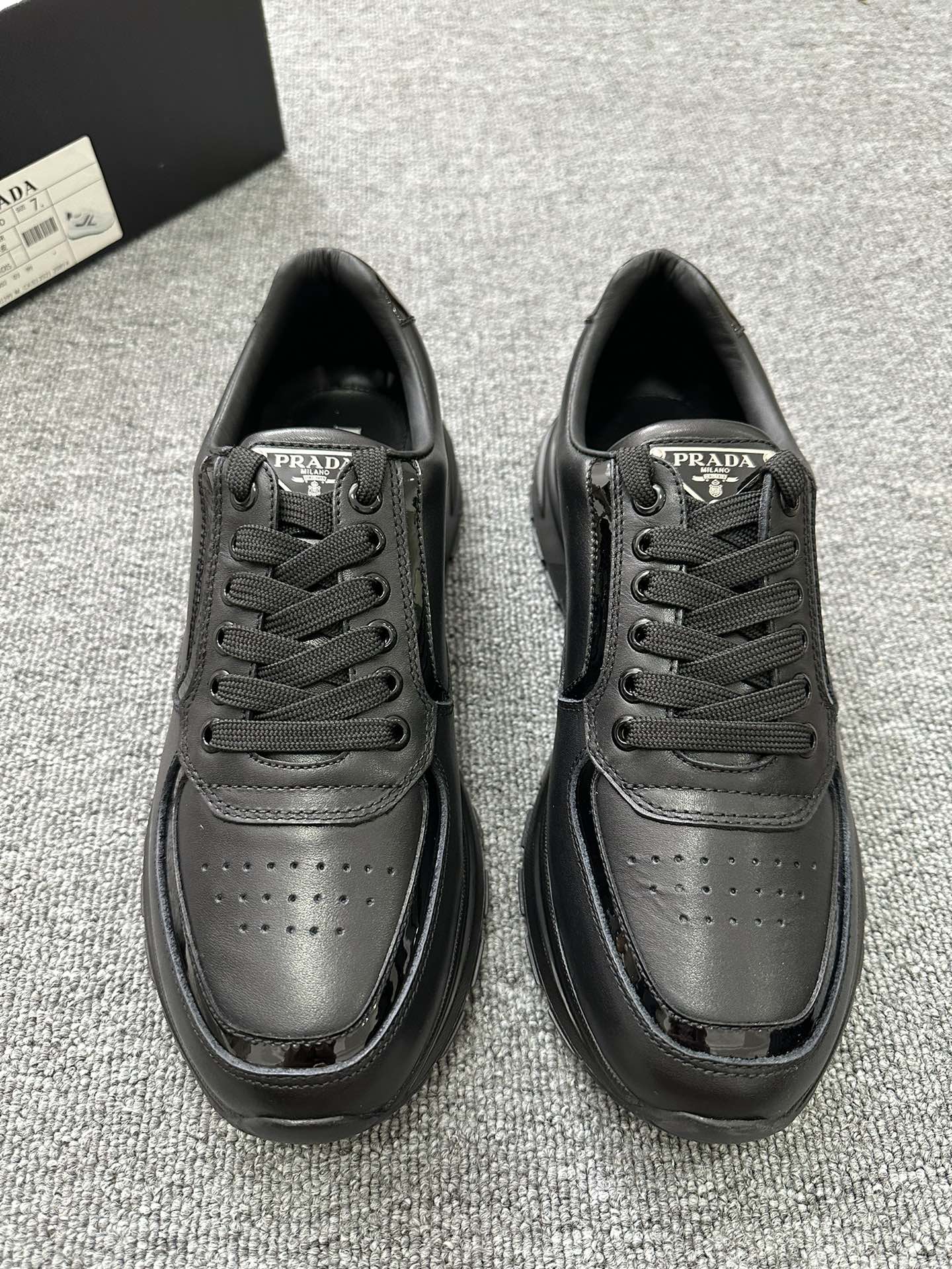 2024 últimos modelos de envío prada/prada italiano buque insignia de la versión de la tienda,ltaly e