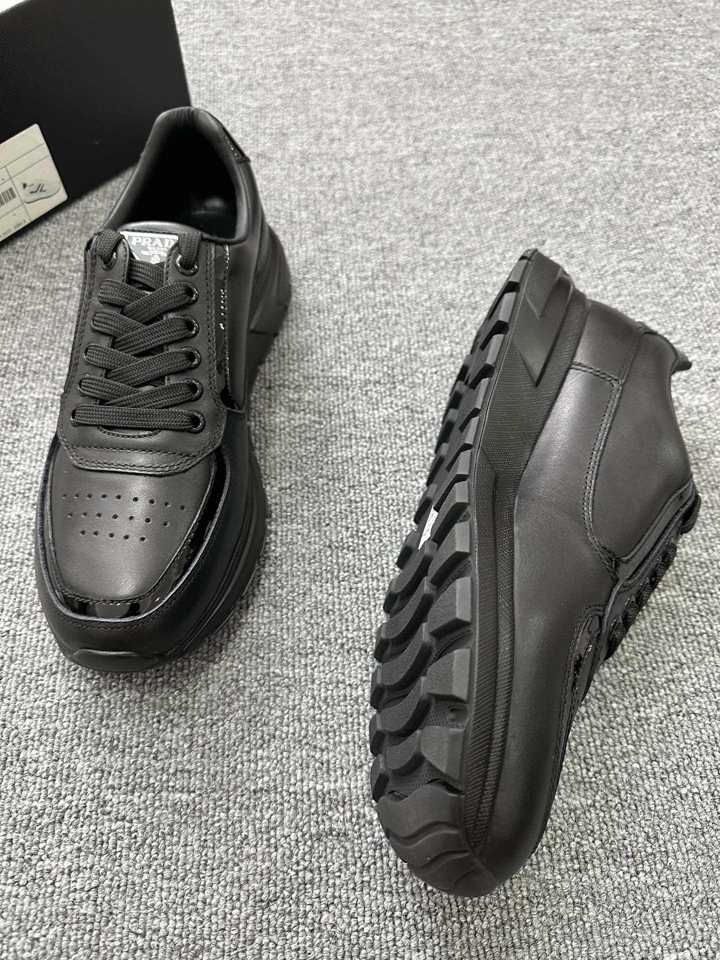 2024 últimos modelos de envío prada/prada italiano buque insignia de la versión de la tienda,ltaly e