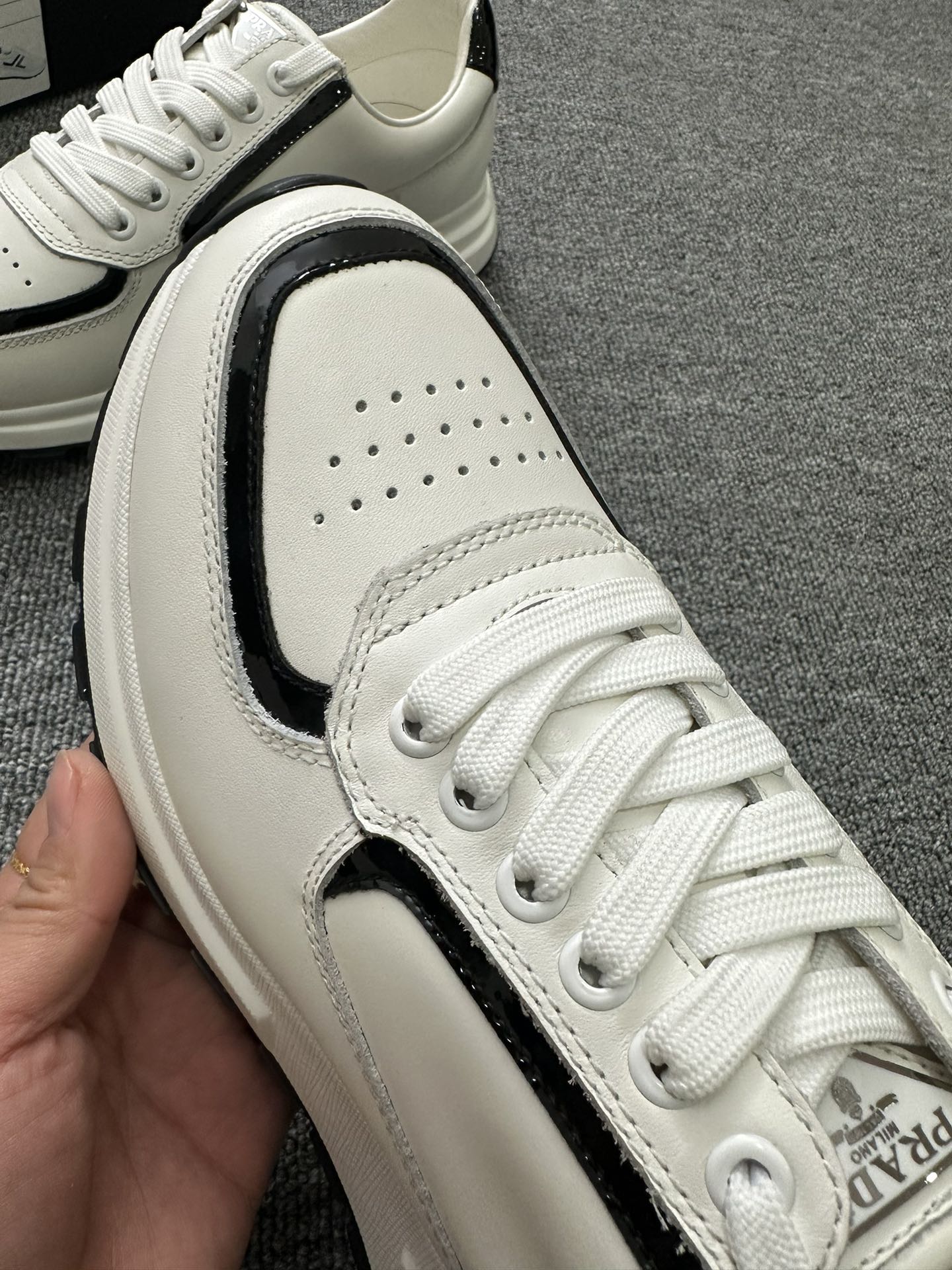 2024 últimos modelos de envío prada/prada italiano buque insignia de la versión de la tienda,ltaly e