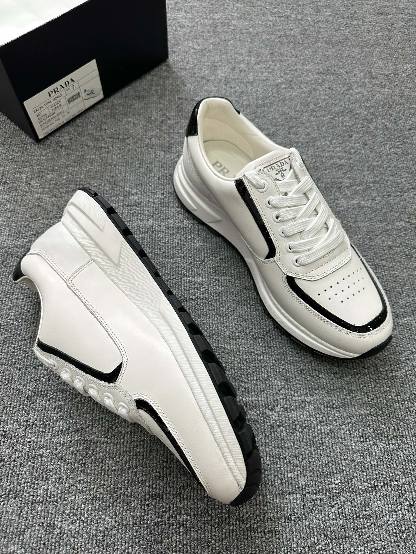 2024 últimos modelos de envío prada/prada italiano buque insignia de la versión de la tienda,ltaly e