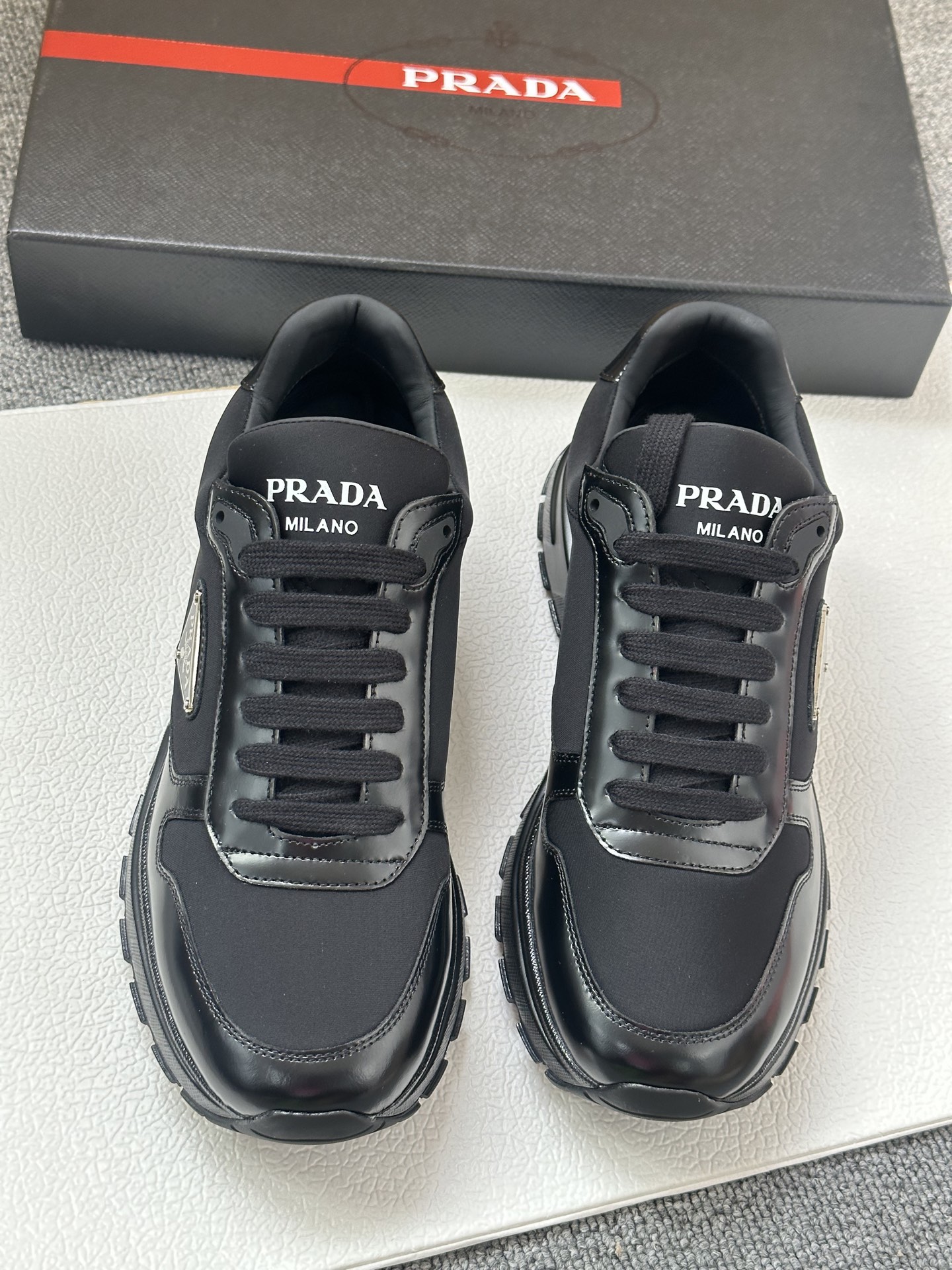 NO:344705,New Prada Italian flagship store version Leads domestic counters, imported cowhide + breathable waterproof lyca fabric, lightweight and breathable, very textured, physical and foot-like, anti-slip shock-absorbing pattern, lightweight large bottom number 39-44, prada, prada, cowhide19860909新款 Prada 普拉达 意大利旗舰店版 领先国内专柜,进口牛皮+透气防水莱卡布 轻便透气 非常有质感,实物和上脚更好看些,防滑减震花纹轻质大底码数39-44码出货,,prada,prada,cowhide,Men's shoes