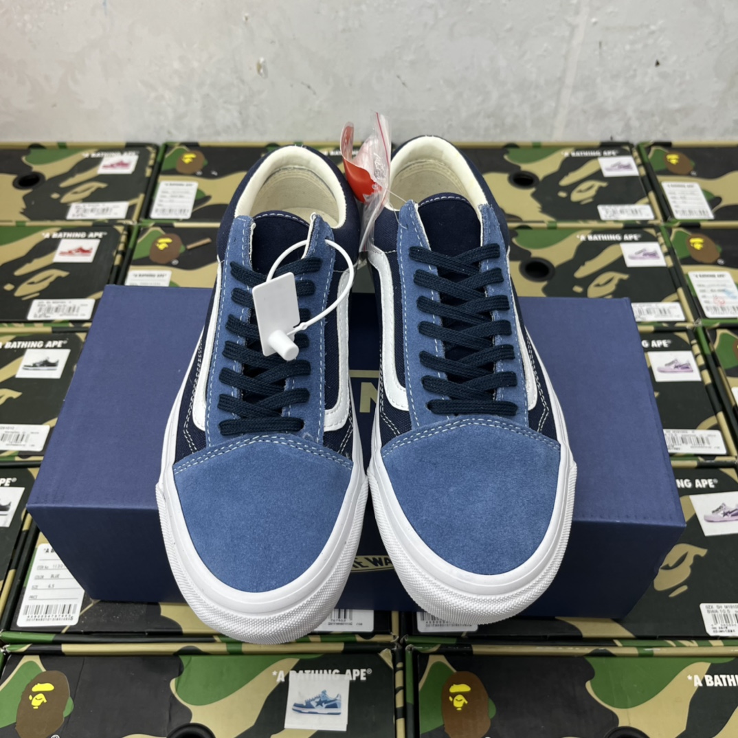 💰90
Vans OTW Old Skool 36蓝黑拼色情侣鞋低帮板鞋,用Vans最经典的海军蓝,打造深浅不一的层次感全新Vans Premium Steve Navy海军蓝配色真正的OG鞋型设计
原装蓝盒 活动可抽鞋垫
尺码:35 36 36.5 37 38 38.5 39 40 40.5 41 42 42.5 43 44
工艺:硫化1:1(重量1:1、真标、原钢印、材质标、鞋型标、合格证)
