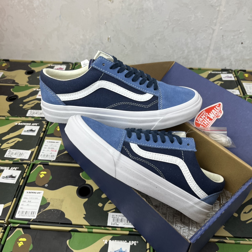 💰90
Vans OTW Old Skool 36蓝黑拼色情侣鞋低帮板鞋，用Vans最经典的海军蓝，打造深浅不一的层次感全新Vans Premium Steve Navy海军蓝配色真正的OG鞋型设计

原装蓝盒 活动可抽鞋垫

尺码：35 36 36.5 37 38 38.5 39 40 40.5 41 42 42.5 43 44
工艺：硫化1:1（重量1:1、真标、原钢印、材质标、鞋型标、合格证）