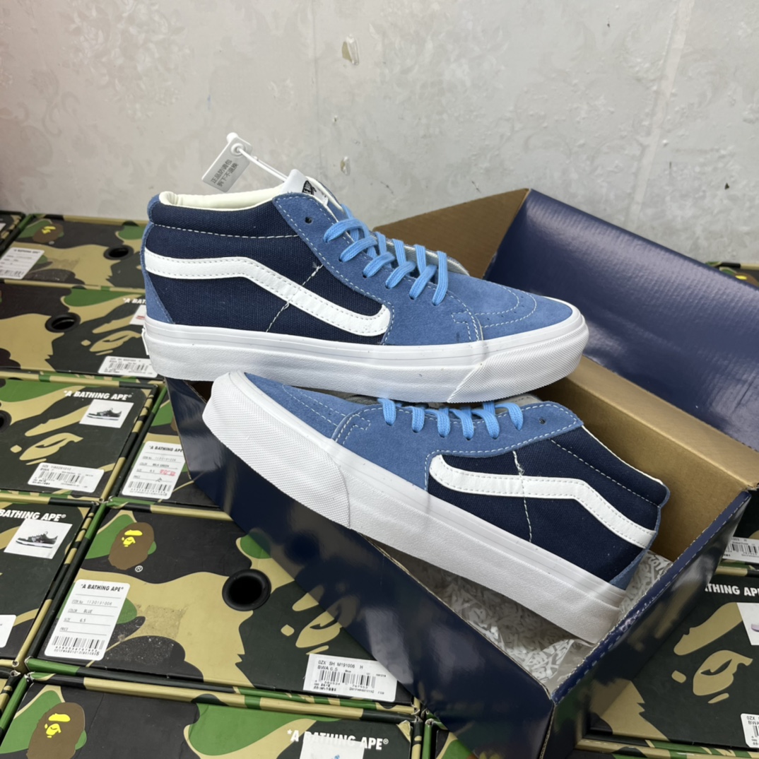 💰110
Vans OTW Old Skool 36蓝黑拼色情侣鞋中帮板鞋，用Vans最经典的海军蓝，打造深浅不一的层次感全新Vans Premium Steve Navy海军蓝配色真正的OG鞋型设计

原装蓝盒 活动可抽鞋垫

尺码：35 36 36.5 37 38 38.5 39 40 40.5 41 42 42.5 43 44
工艺：硫化1:1（重量1:1、真标、原钢印、材质标、鞋型标、合格证）