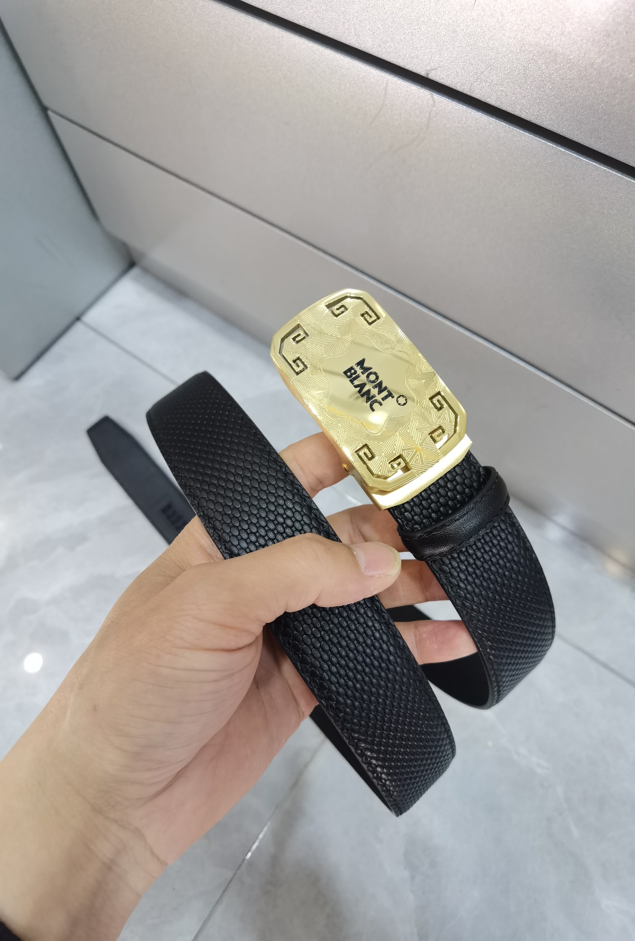 万宝龙自动扣㊙️原单高端品质🎗专柜官网同步💎宽度3.5精美扣头💯意大利进口头层小牛皮原版花纹✨纹理消晰真实感超强🌈打造全