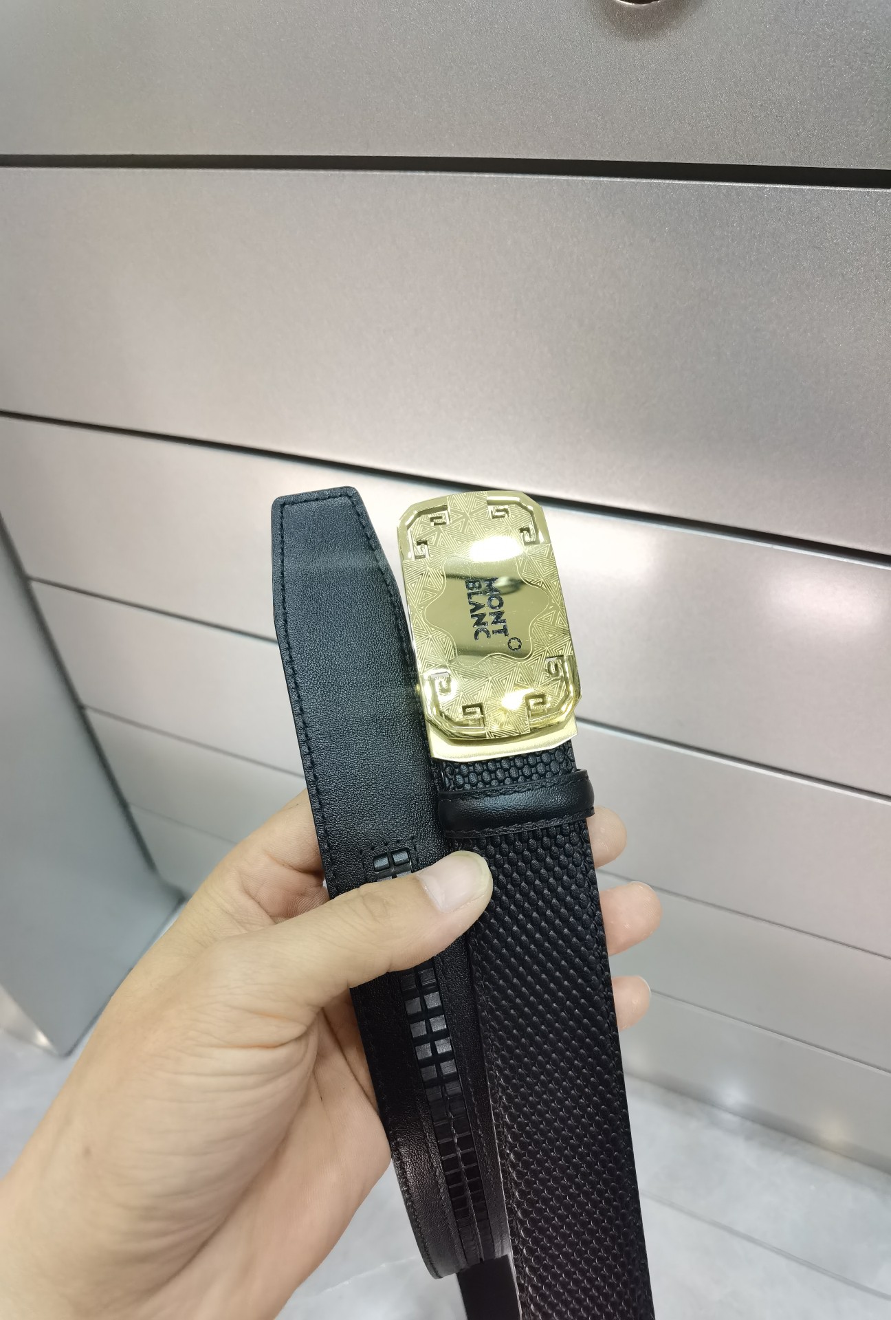 万宝龙自动扣㊙️原单高端品质🎗专柜官网同步💎宽度3.5精美扣头💯意大利进口头层小牛皮原版花纹✨纹理消晰真实感超强🌈打造全
