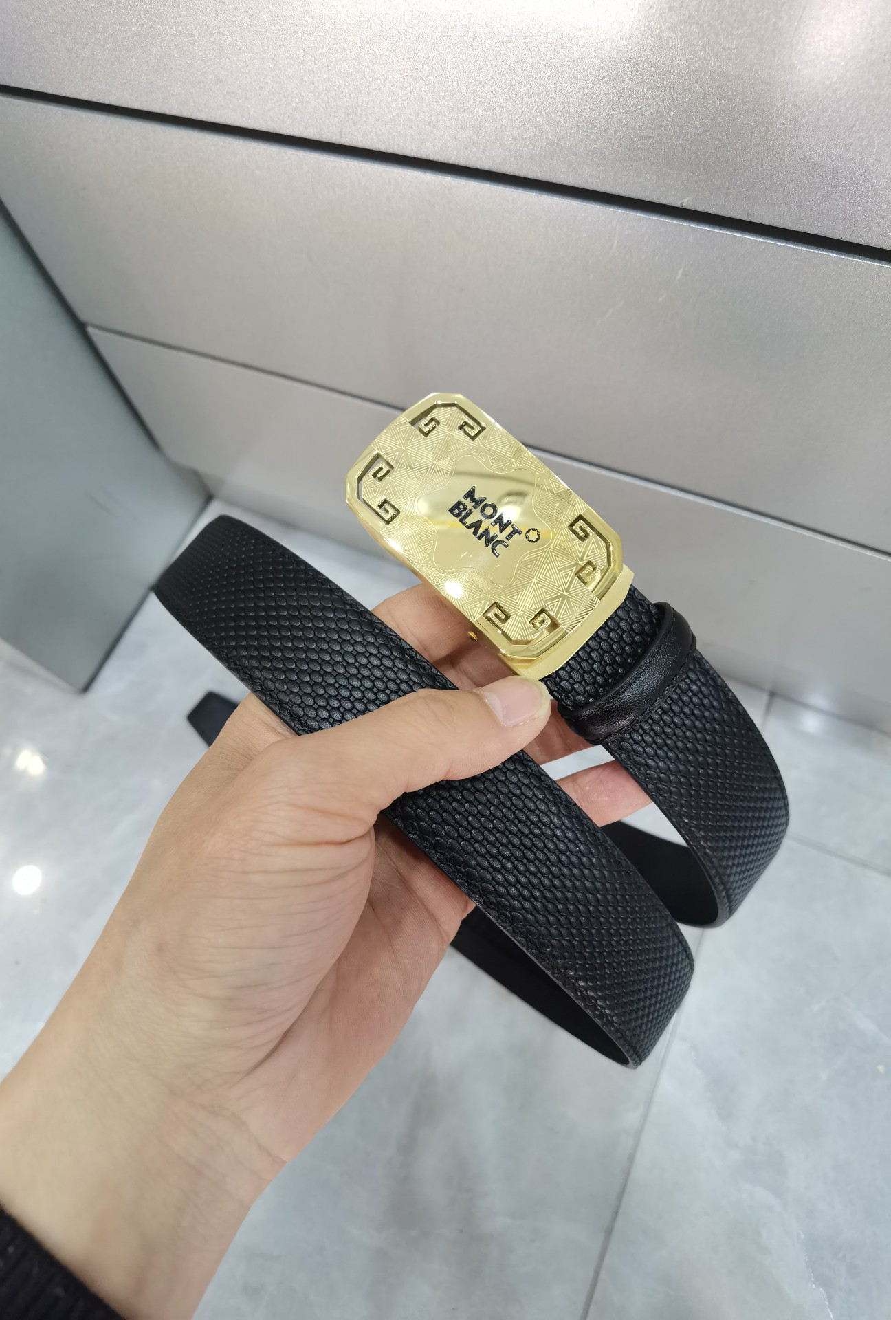 万宝龙自动扣㊙️原单高端品质🎗专柜官网同步💎宽度3.5精美扣头💯意大利进口头层小牛皮原版花纹✨纹理消晰真实感超强🌈打造全