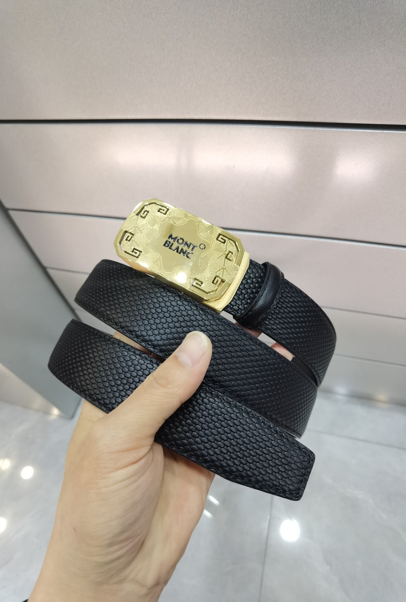 万宝龙自动扣㊙️原单高端品质🎗专柜官网同步💎宽度3.5精美扣头💯意大利进口头层小牛皮原版花纹✨纹理消晰真实感超强🌈打造全
