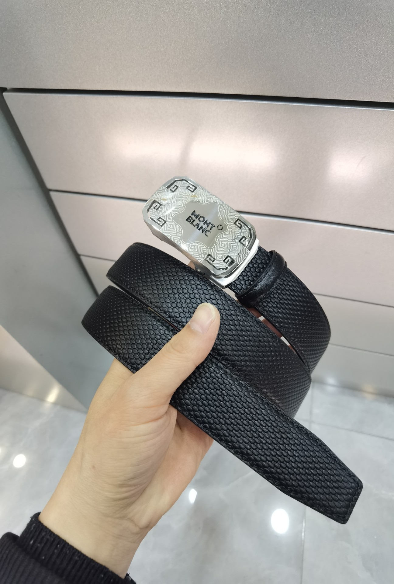 万宝龙自动扣㊙️原单高端品质🎗专柜官网同步💎宽度3.5精美扣头💯意大利进口头层小牛皮原版花纹✨纹理消晰真实感超强🌈打造全