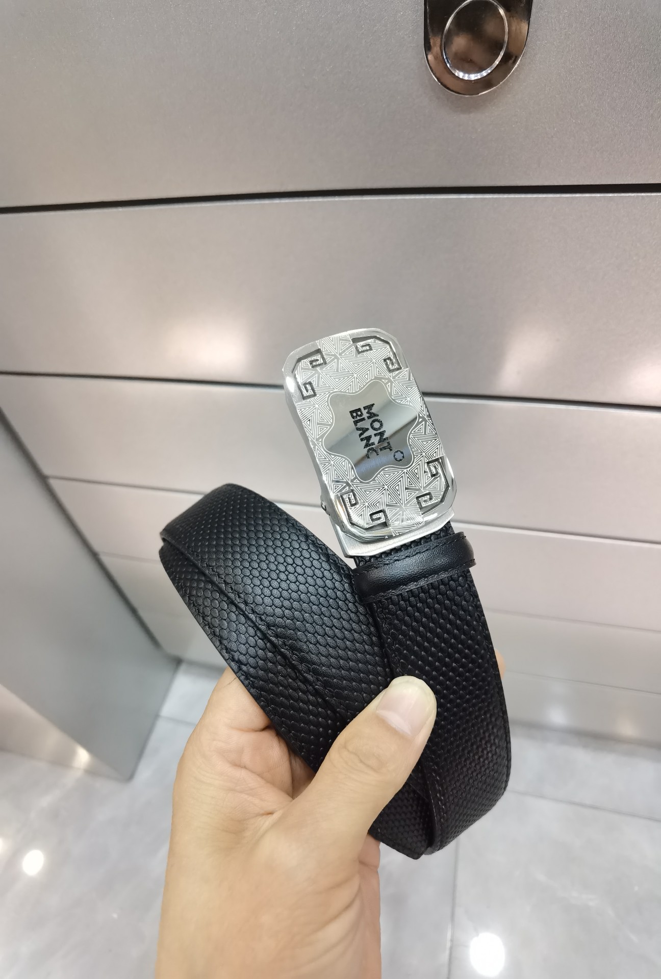 万宝龙自动扣㊙️原单高端品质🎗专柜官网同步💎宽度3.5精美扣头💯意大利进口头层小牛皮原版花纹✨纹理消晰真实感超强🌈打造全