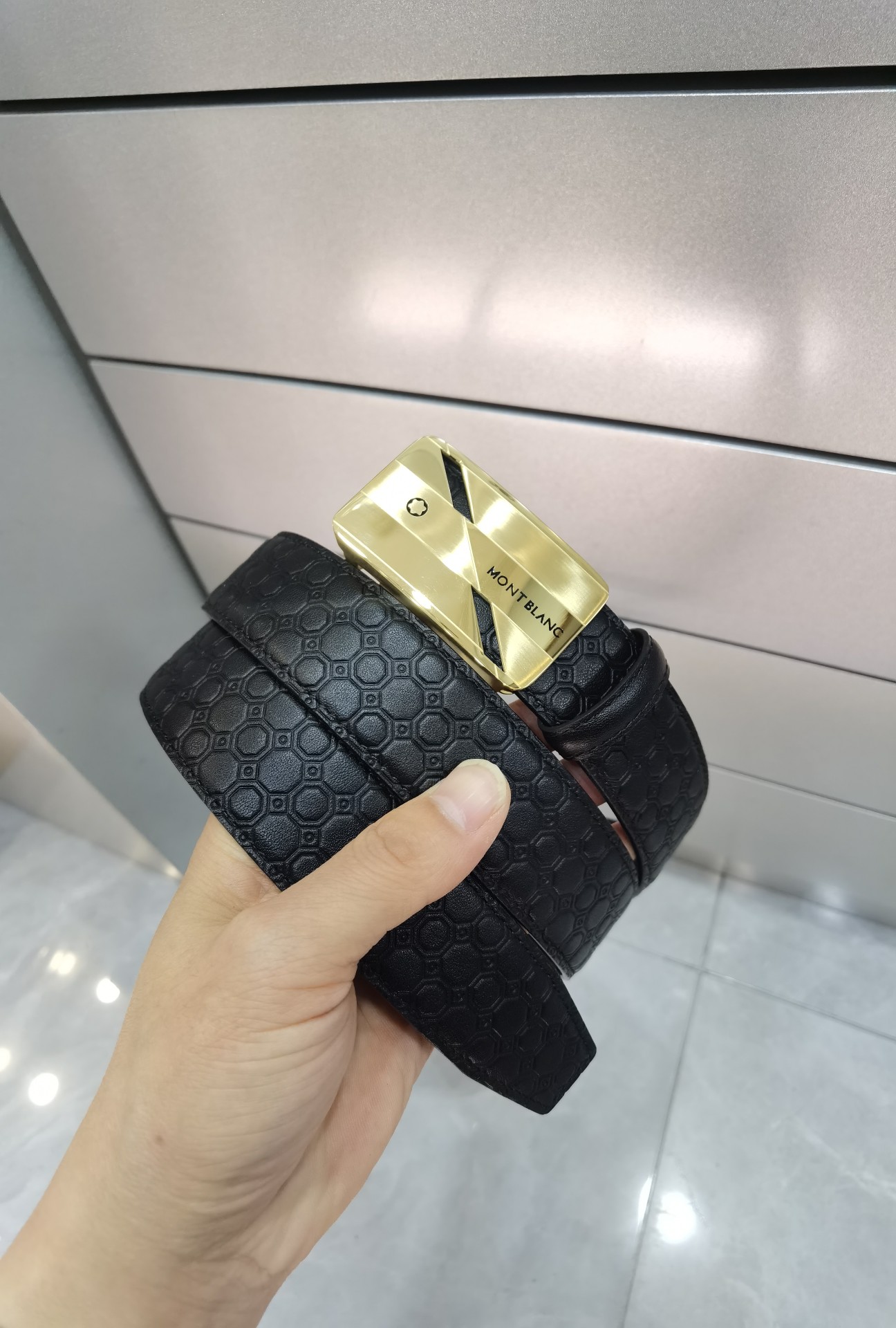 万宝龙自动扣㊙️原单高端品质🎗专柜官网同步💎宽度3.5精美扣头💯意大利进口头层小牛皮原版花纹✨纹理消晰真实感超强🌈打造全