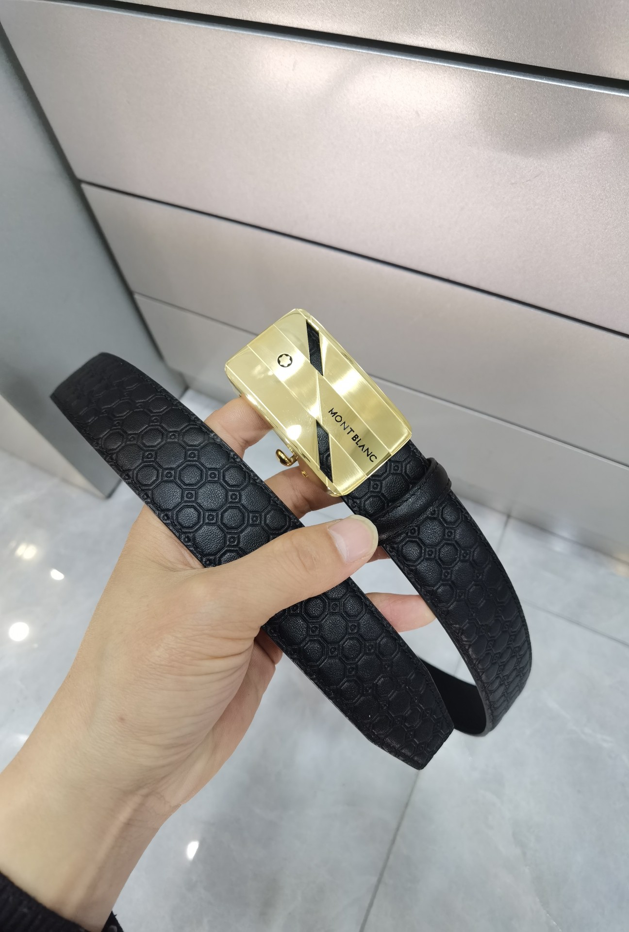 万宝龙自动扣㊙️原单高端品质🎗专柜官网同步💎宽度3.5精美扣头💯意大利进口头层小牛皮原版花纹✨纹理消晰真实感超强🌈打造全