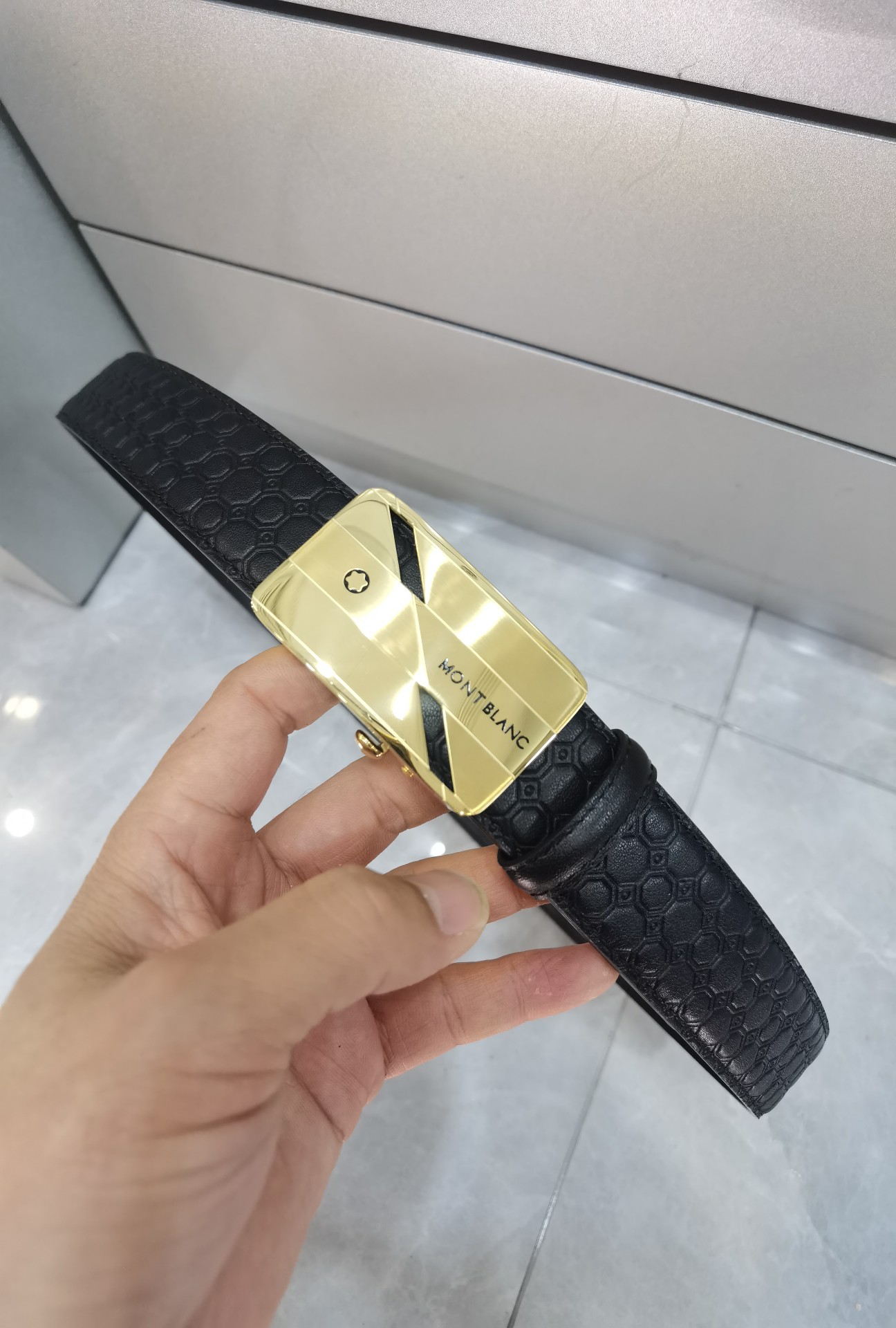 万宝龙自动扣㊙️原单高端品质🎗专柜官网同步💎宽度3.5精美扣头💯意大利进口头层小牛皮原版花纹✨纹理消晰真实感超强🌈打造全 万宝龙自动扣㊙️原单高端品质🎗专柜官网同步💎宽度3.5精美扣头💯意大利进口头层小牛皮原版花纹✨纹理消晰真实感超强🌈打造全