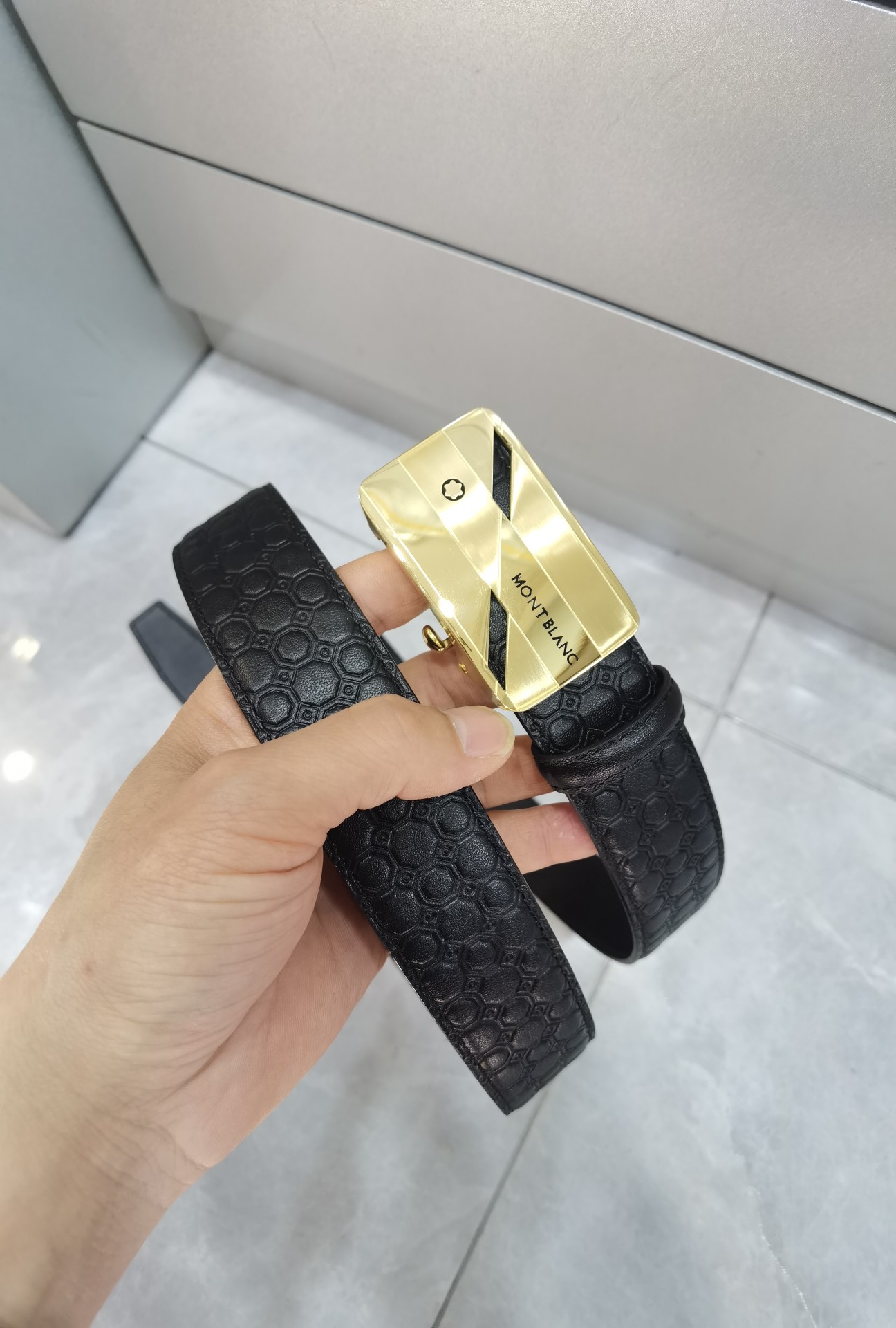 万宝龙自动扣㊙️原单高端品质🎗专柜官网同步💎宽度3.5精美扣头💯意大利进口头层小牛皮原版花纹✨纹理消晰真实感超强🌈打造全