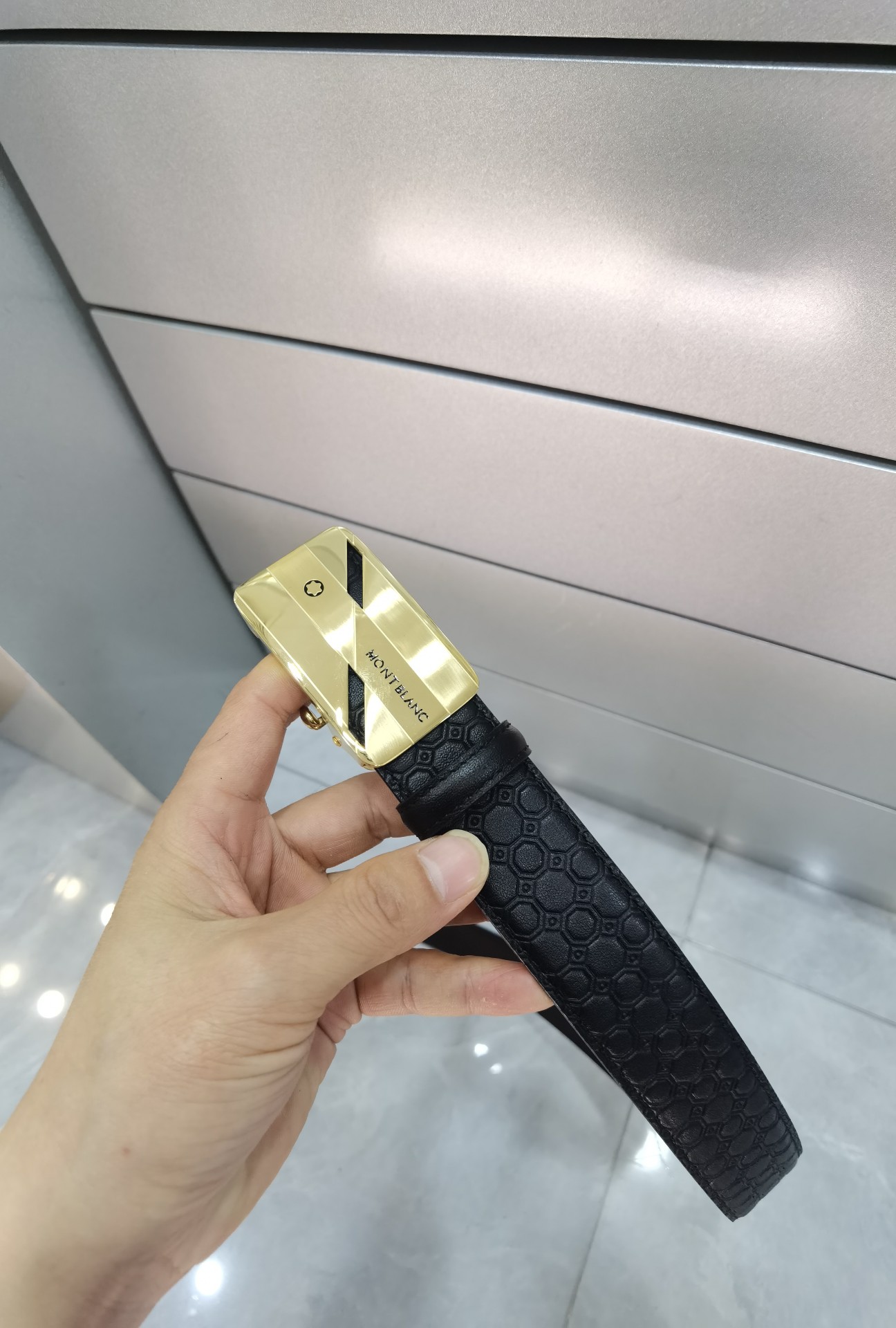 万宝龙自动扣㊙️原单高端品质🎗专柜官网同步💎宽度3.5精美扣头💯意大利进口头层小牛皮原版花纹✨纹理消晰真实感超强🌈打造全