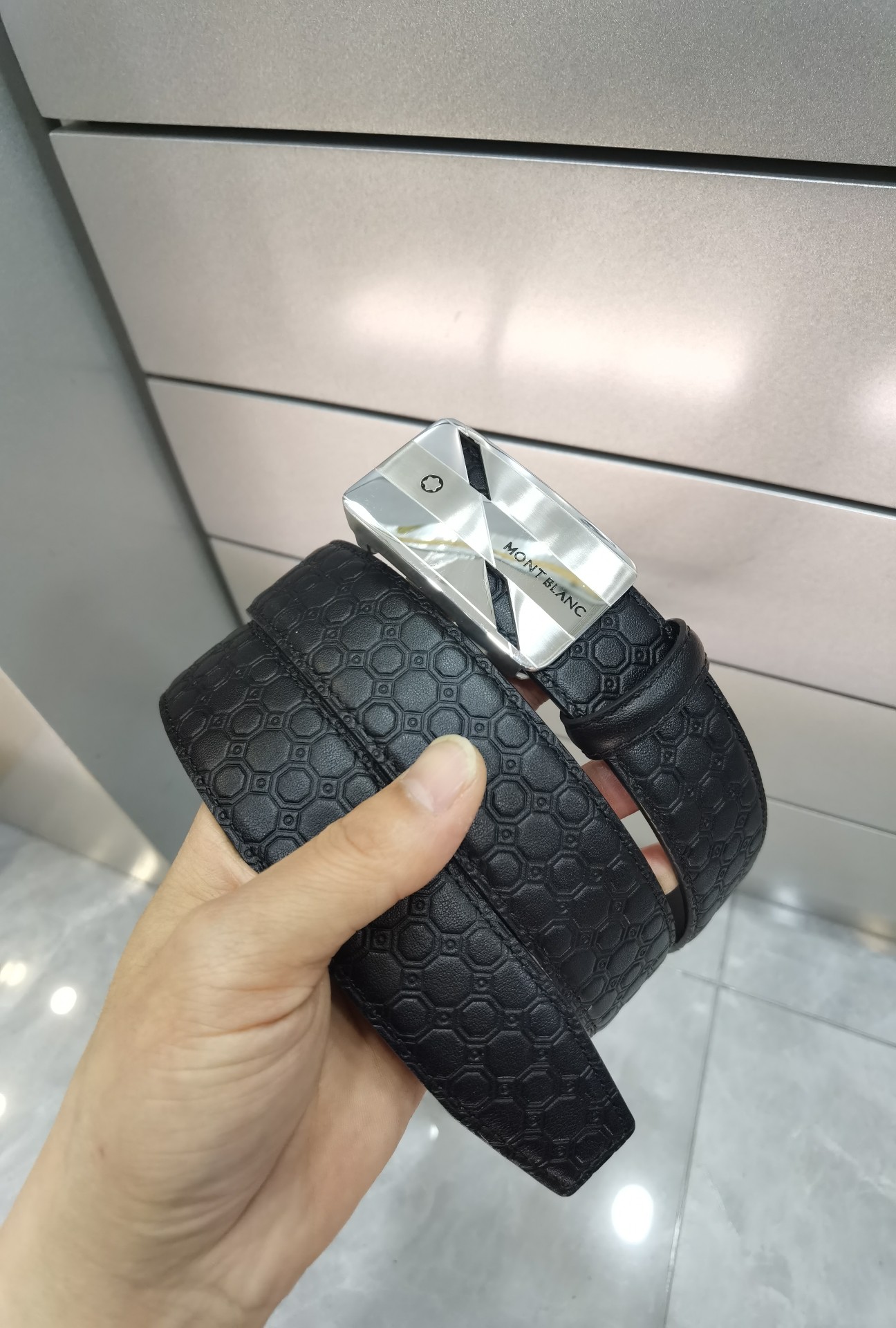 万宝龙自动扣㊙️原单高端品质🎗专柜官网同步💎宽度3.5精美扣头💯意大利进口头层小牛皮原版花纹✨纹理消晰真实感超强🌈打造全