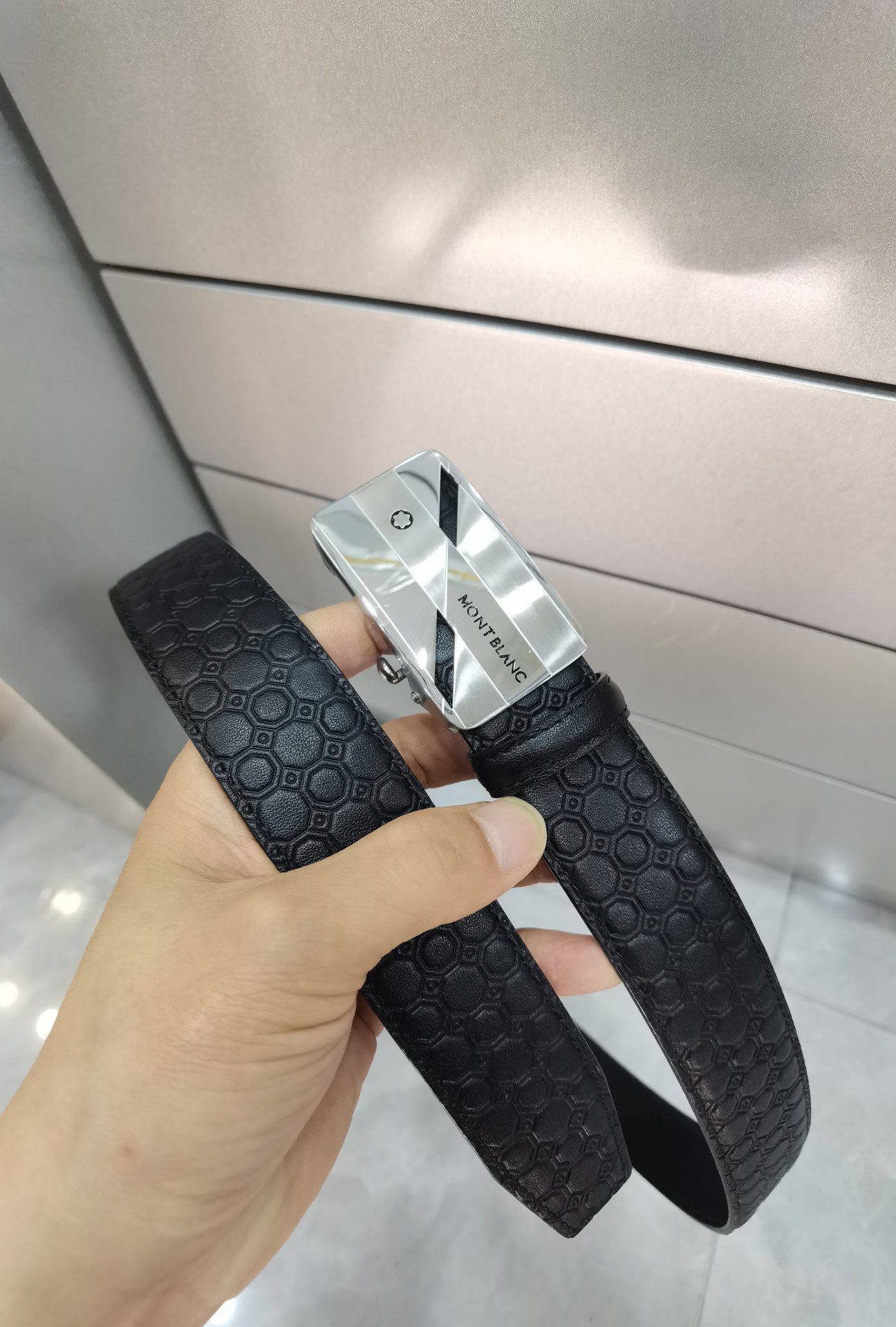 万宝龙自动扣㊙️原单高端品质🎗专柜官网同步💎宽度3.5精美扣头💯意大利进口头层小牛皮原版花纹✨纹理消晰真实感超强🌈打造全