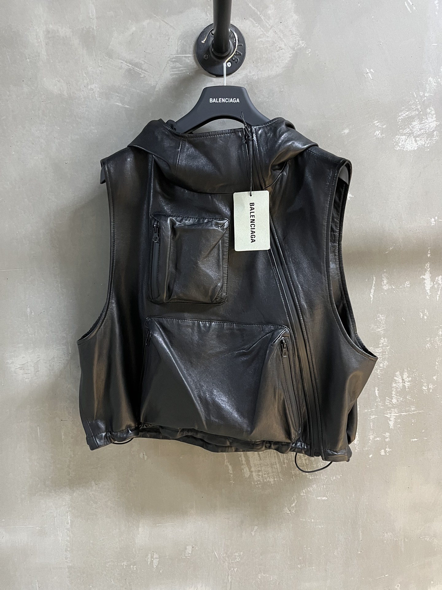 Balenciaga Profile 2024: Waterproof Leather Zipper Jacket with Imported Sheepskin Face - 图片 1