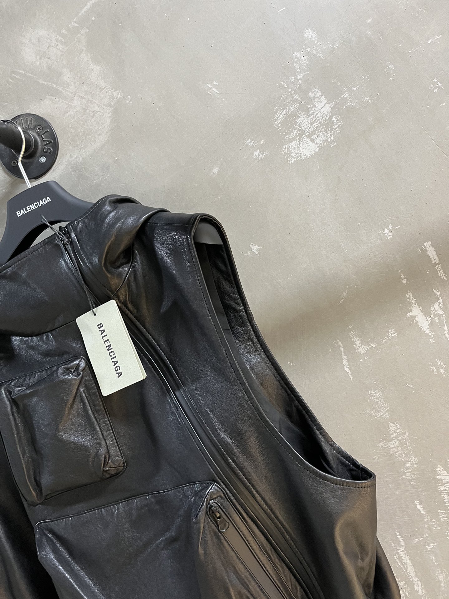 Balenciaga Profile 2024: Waterproof Leather Zipper Jacket with Imported Sheepskin Face - 图片 3