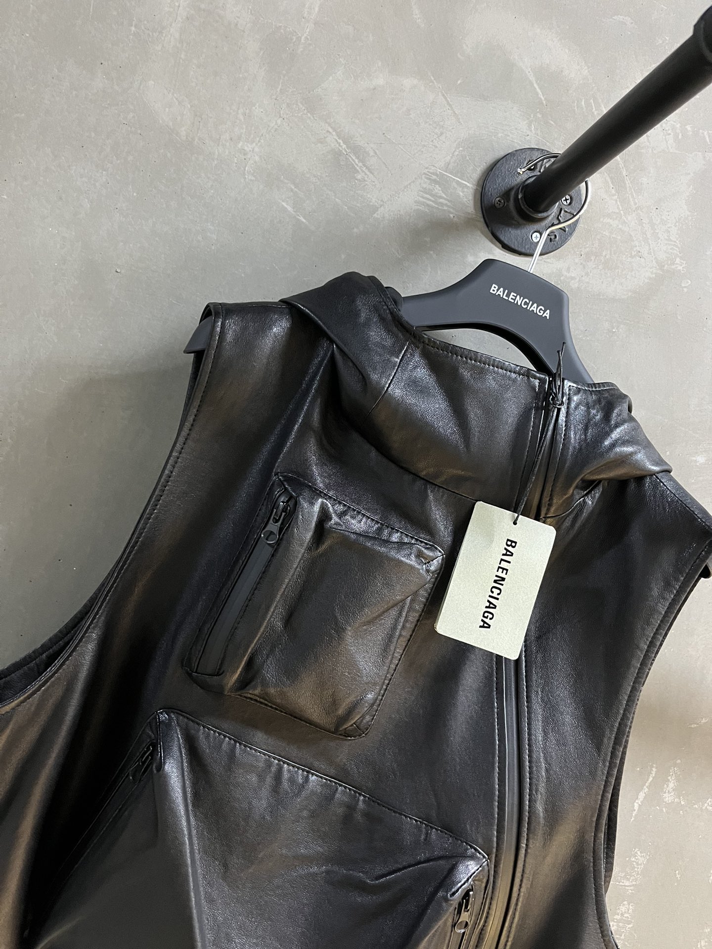Balenciaga Profile 2024: Waterproof Leather Zipper Jacket with Imported Sheepskin Face - 图片 6
