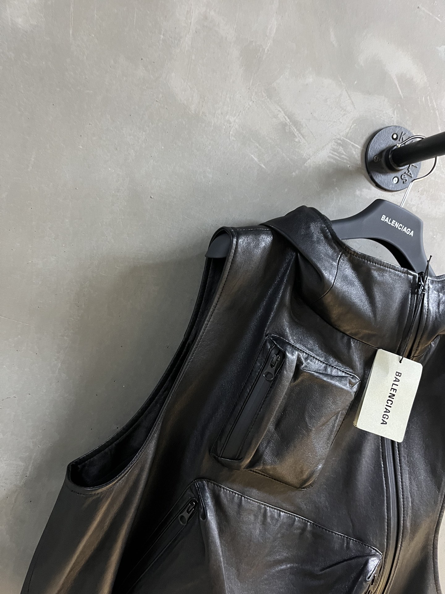 Balenciaga Profile 2024: Waterproof Leather Zipper Jacket with Imported Sheepskin Face - 图片 2