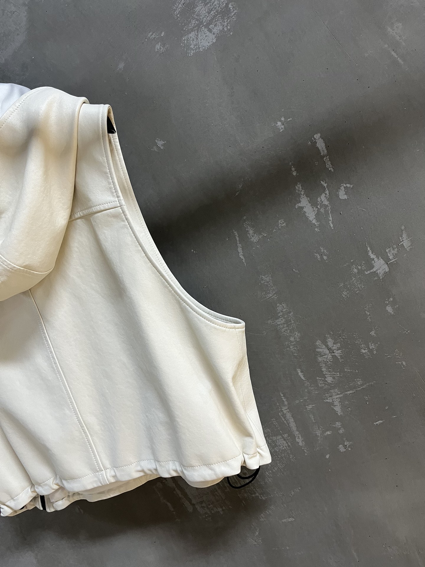 Balenciaga Profile 2024: Waterproof Leather Jacket with Zipper, Imported Sheep Skin. - 图片 7