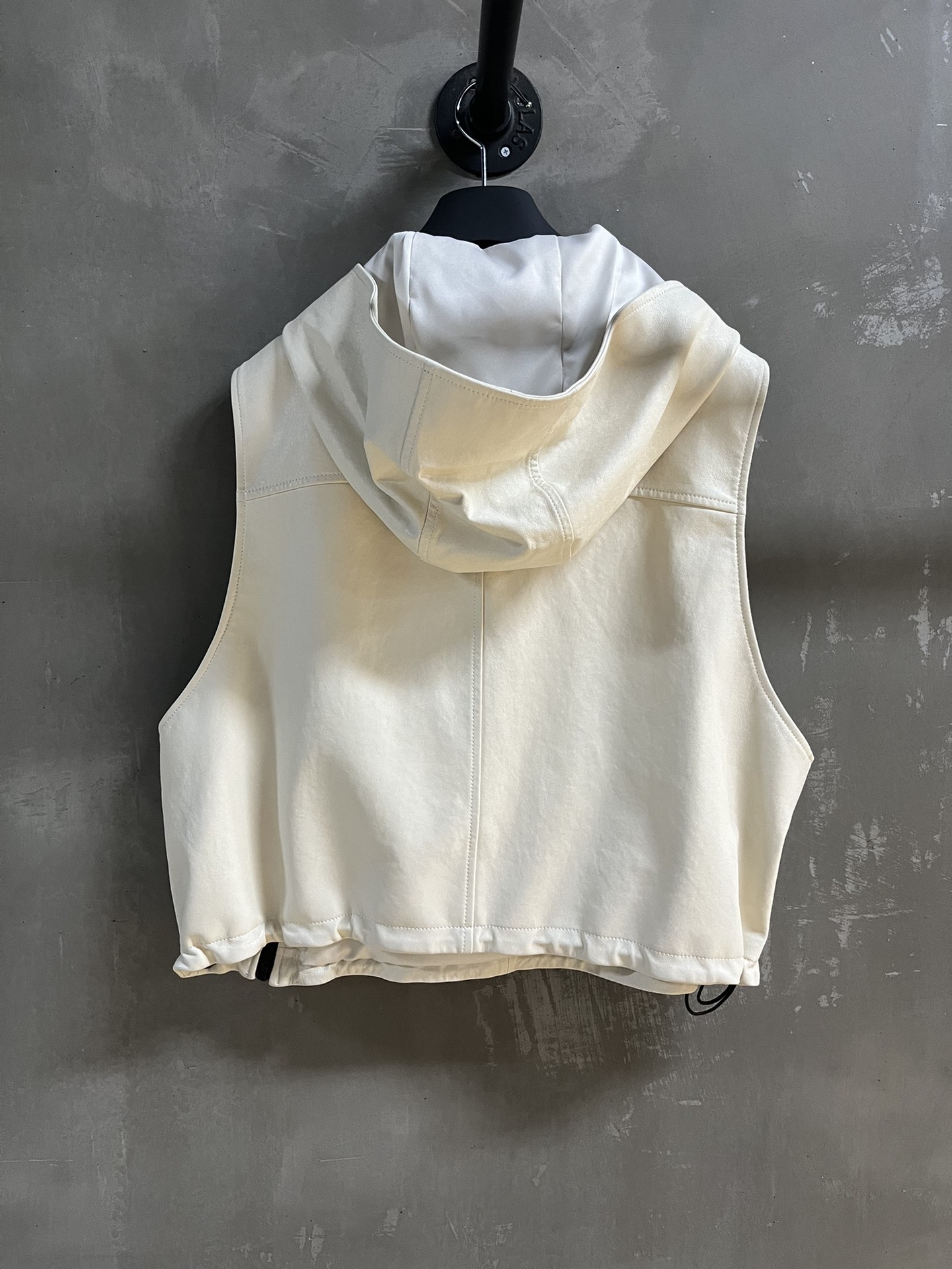 Balenciaga Profile 2024: Waterproof Leather Jacket with Zipper, Imported Sheep Skin. - 图片 9