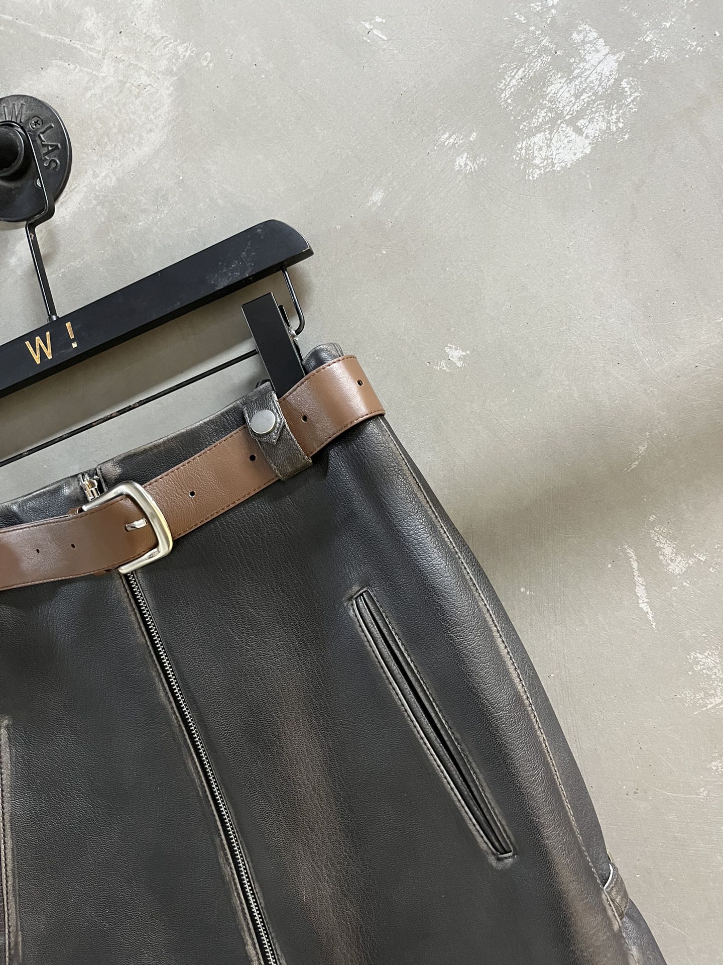 Stylish One-and-a-Half-Skirt in Imported Turkish Leather for 2024 Early Autumn - 图片 3