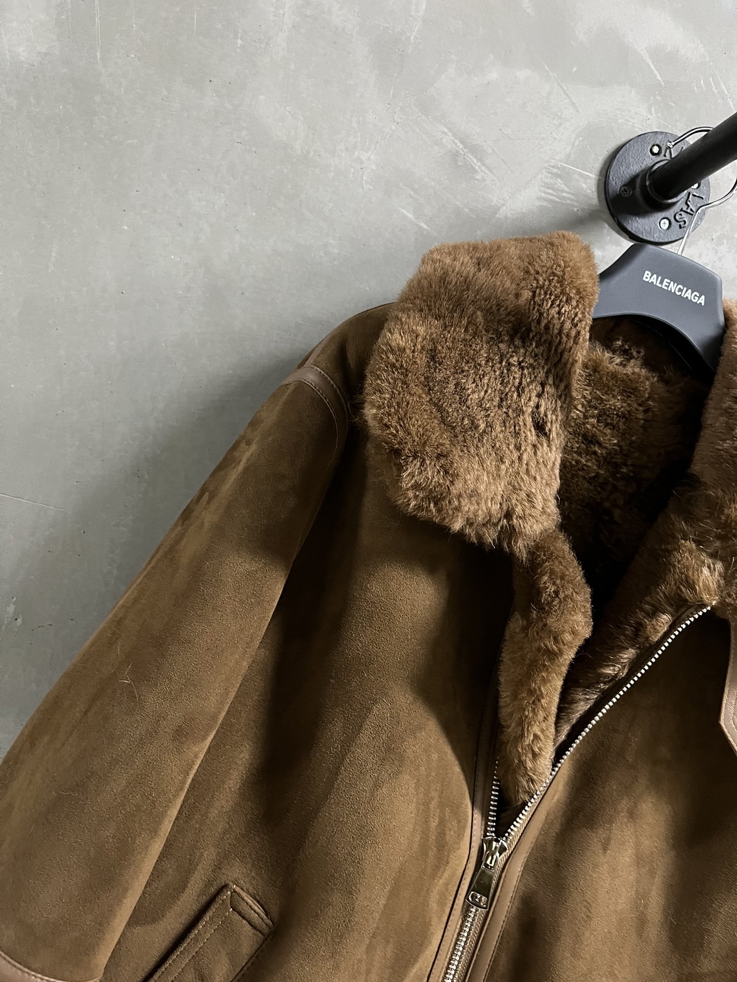 Balenciaga Wool Single-Breasted Coat: Stylish and Best-Skinned New Arrival! - 图片 3
