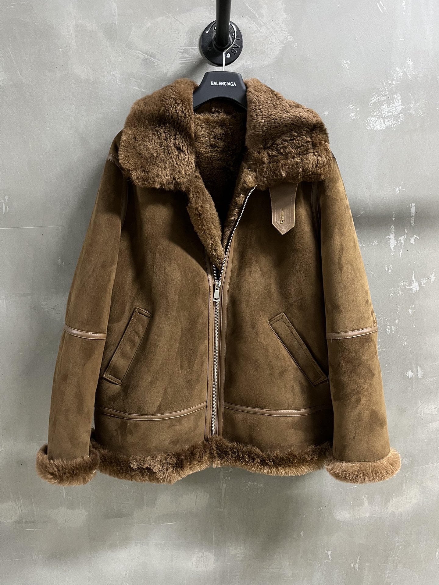 Balenciaga Wool Single-Breasted Coat: Stylish and Best-Skinned New Arrival! - 图片 1