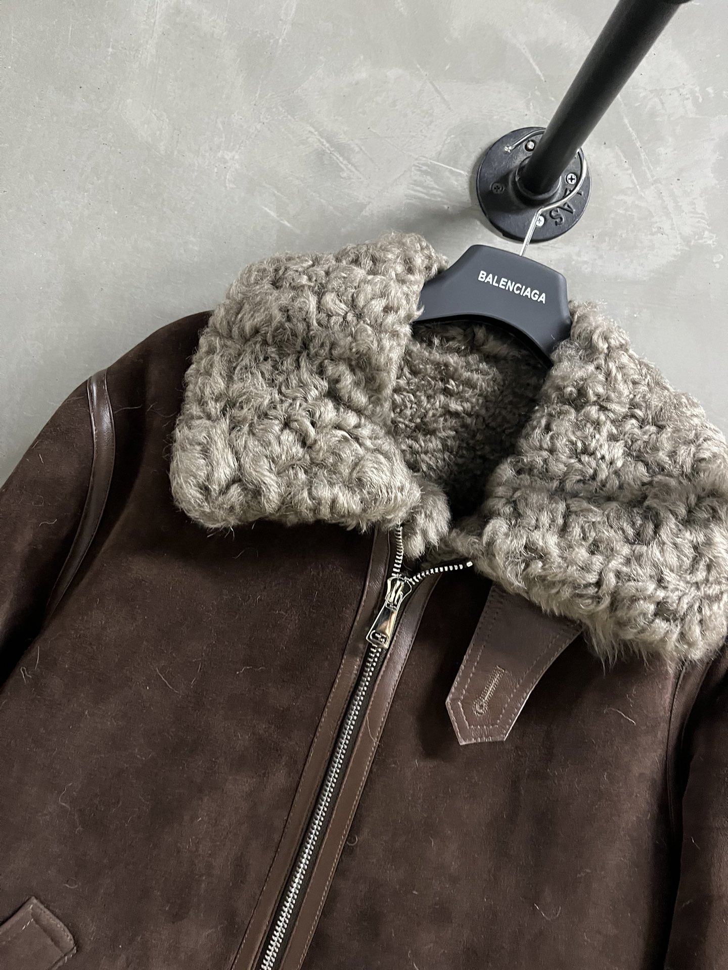 Balenciaga Profile 2024: Stylish Melinose Wool Single for Fall Quarter - 图片 5