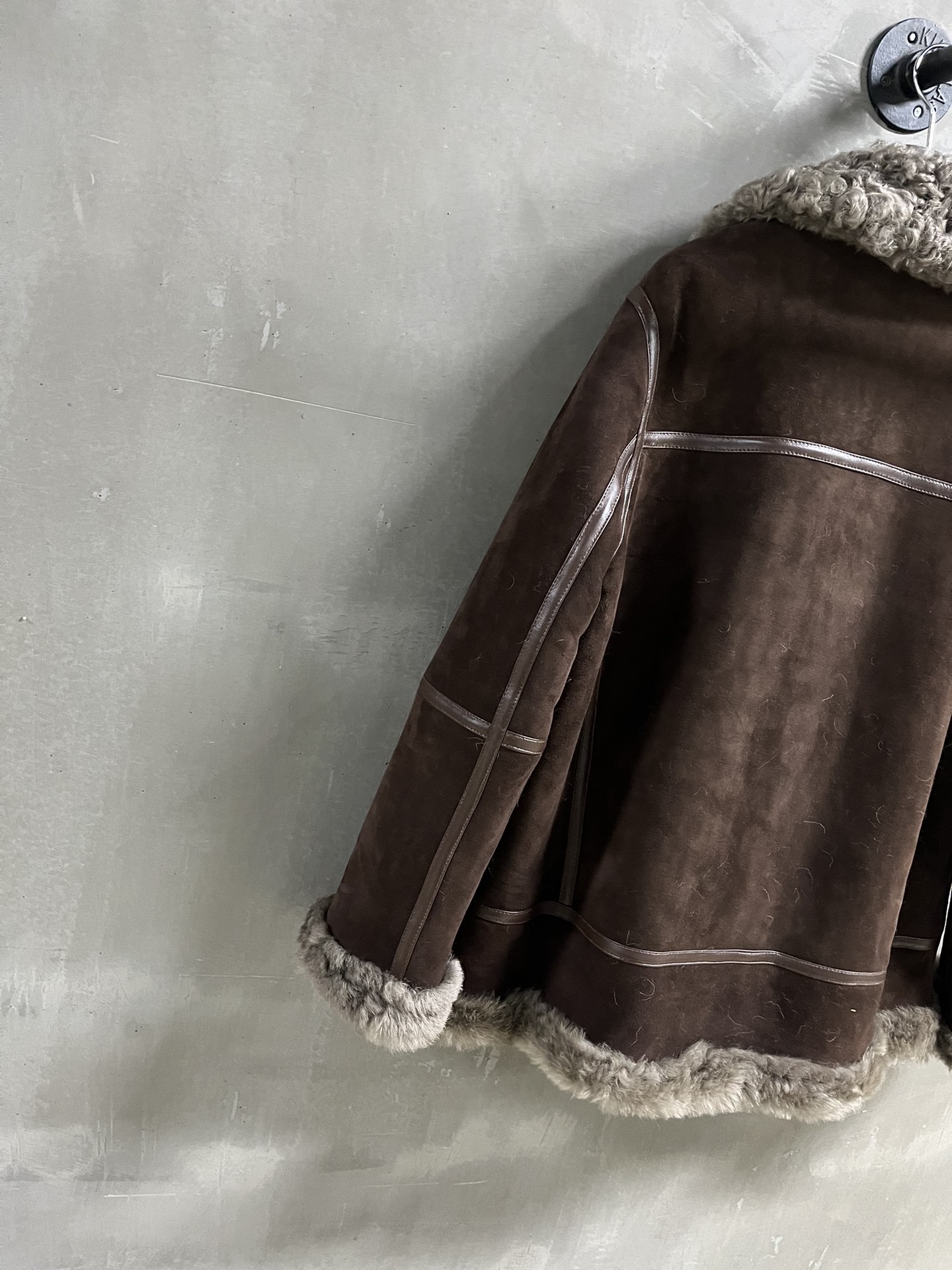 Balenciaga Profile 2024: Stylish Melinose Wool Single for Fall Quarter - 图片 6