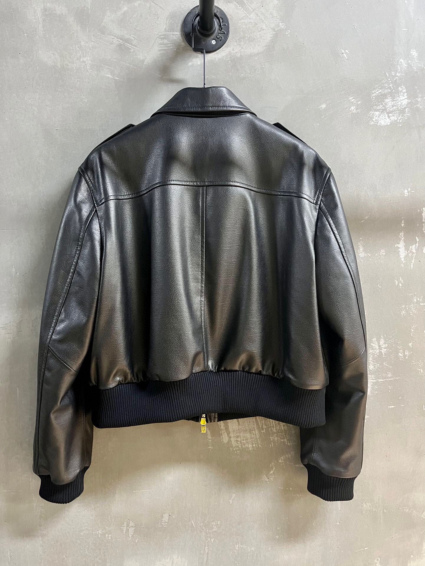 Stylish Imported Lamb Leather Female Suit in One-Size-Fits-All Packaging with Hardware. - 图片 9