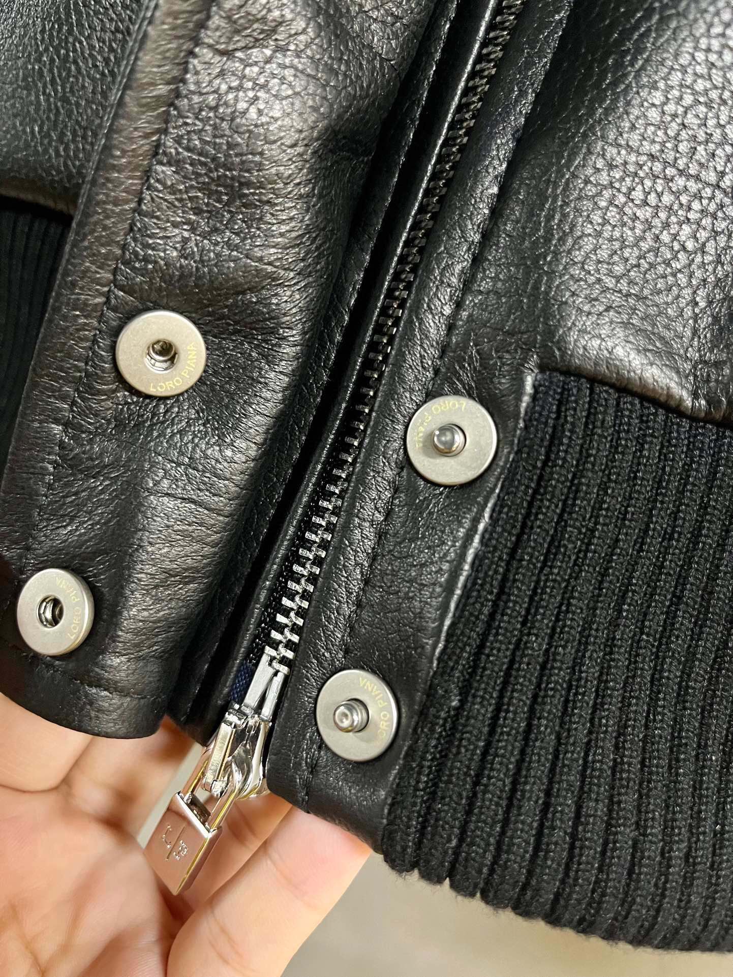 Stylish Imported Lamb Leather Female Suit in One-Size-Fits-All Packaging with Hardware. - 图片 8