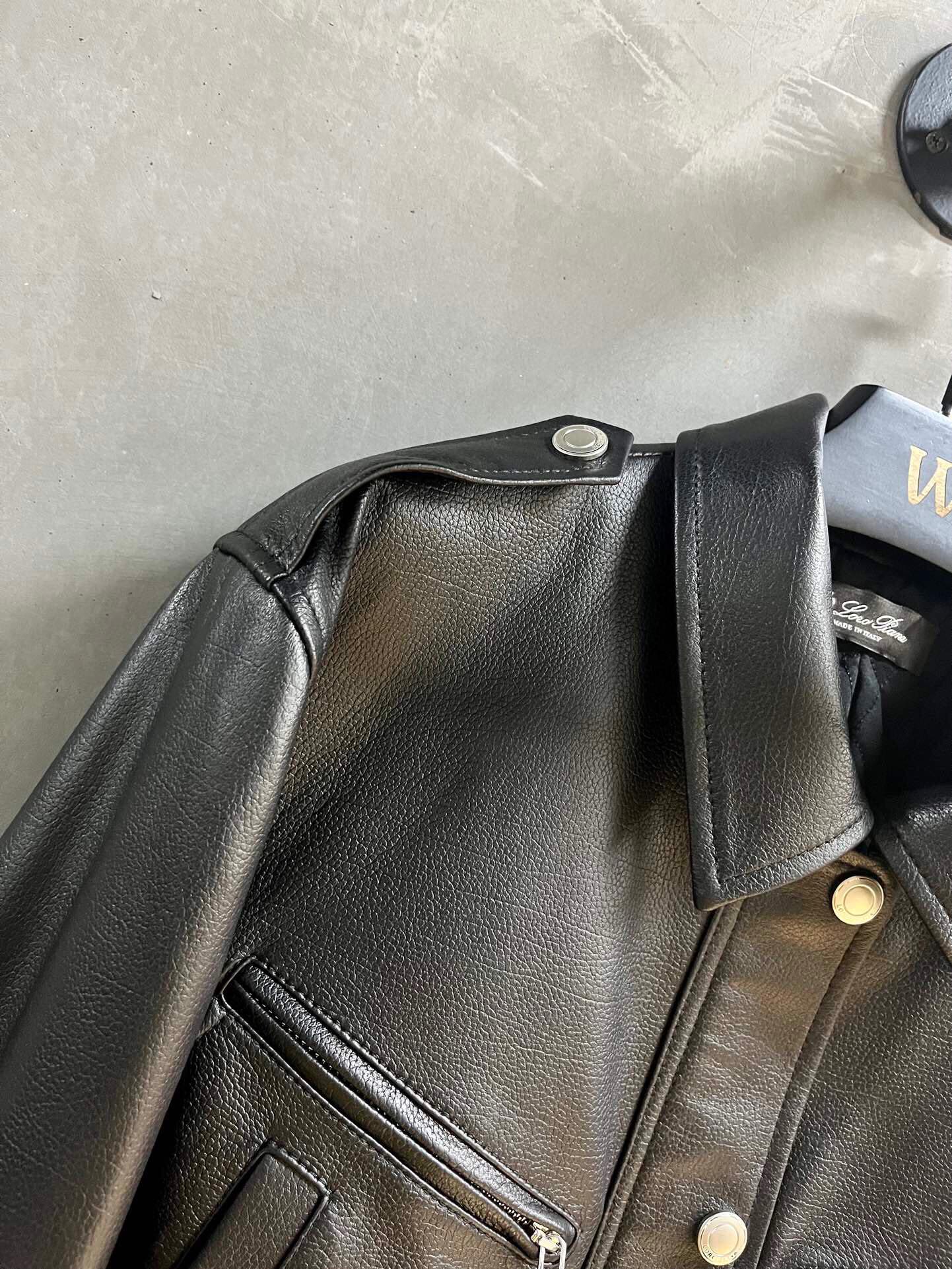 Stylish Imported Lamb Leather Female Suit in One-Size-Fits-All Packaging with Hardware. - 图片 2