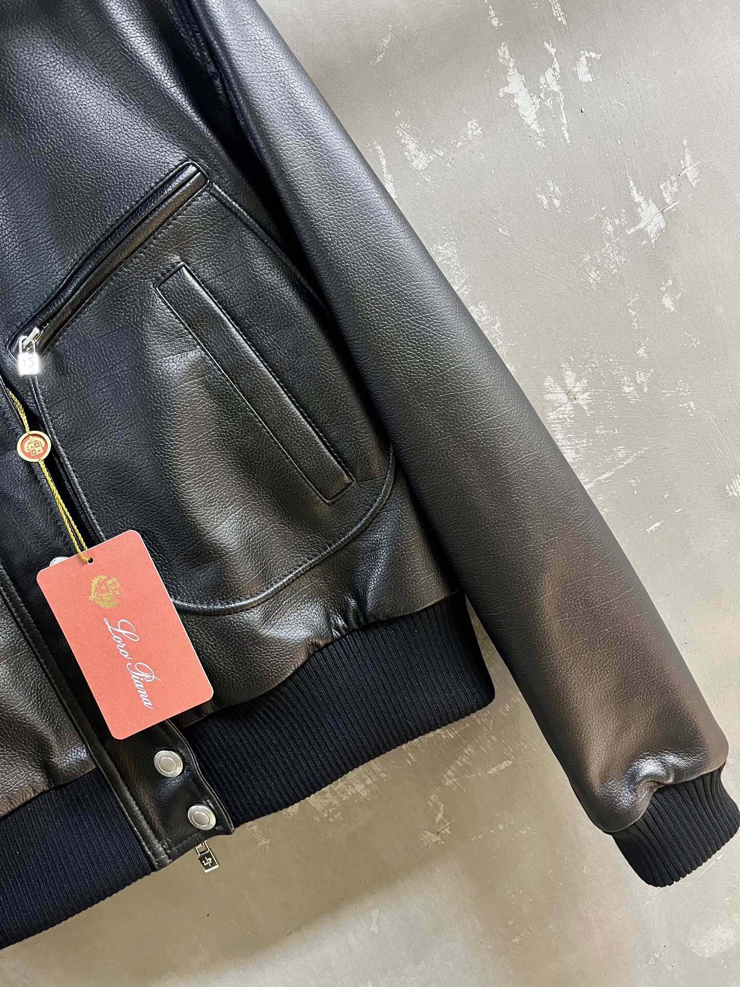 Stylish Imported Lamb Leather Female Suit in One-Size-Fits-All Packaging with Hardware. - 图片 5