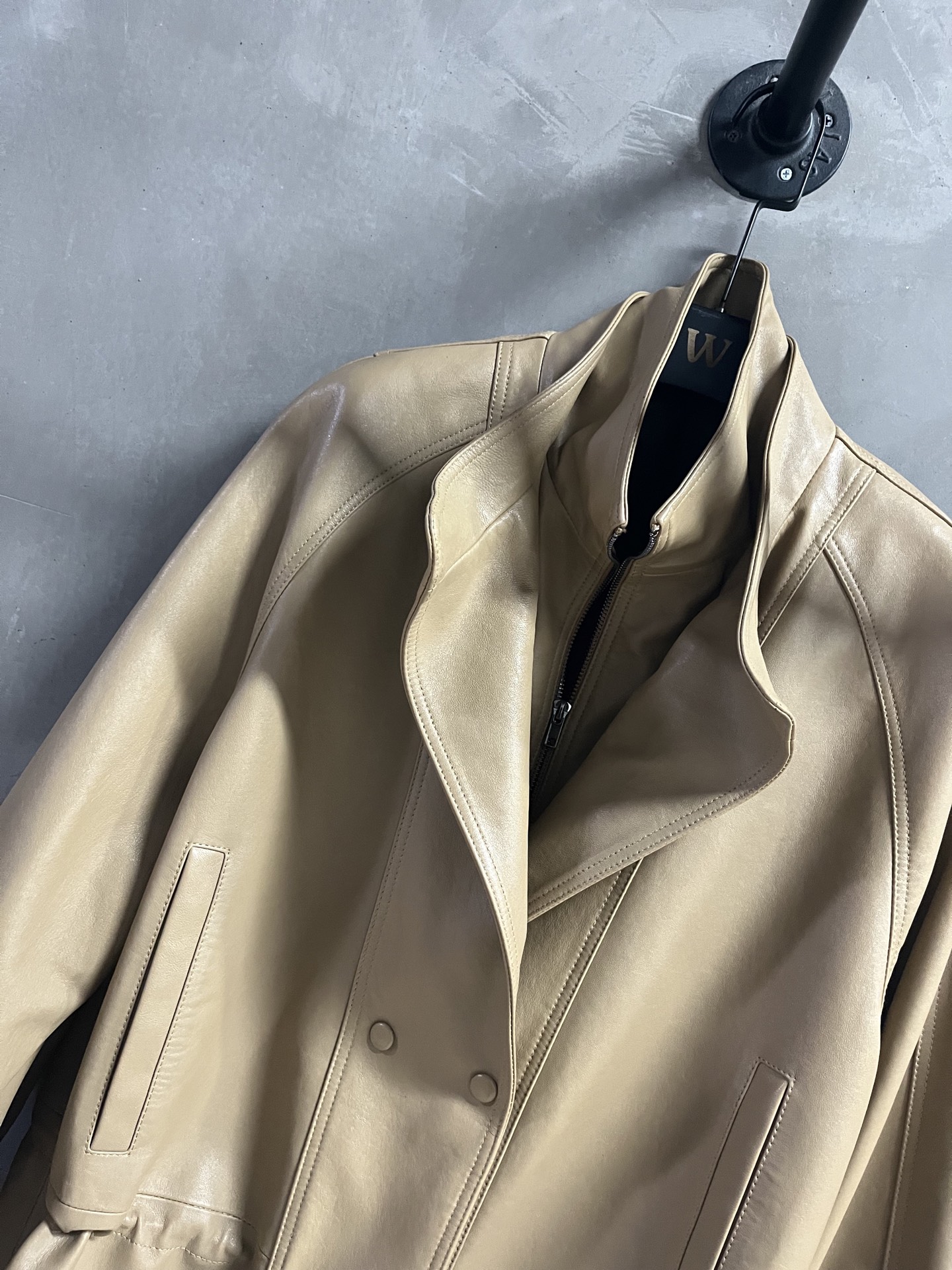 2025 Spring Suit: Original, Stylish Balenci*ga Dust Bag Leather Material, S-L Size. - 图片 6