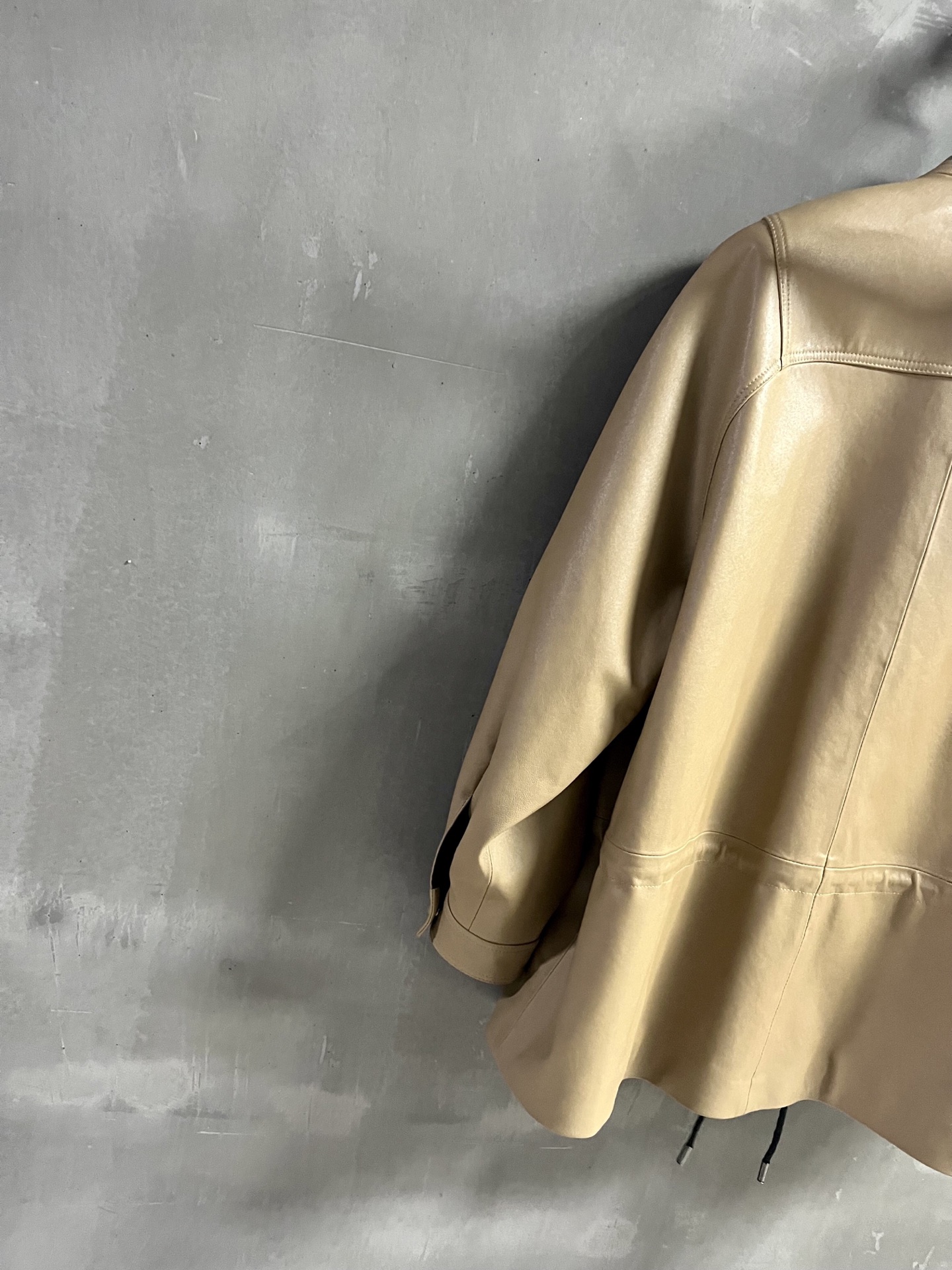 2025 Spring Suit: Original, Stylish Balenci*ga Dust Bag Leather Material, S-L Size. - 图片 7