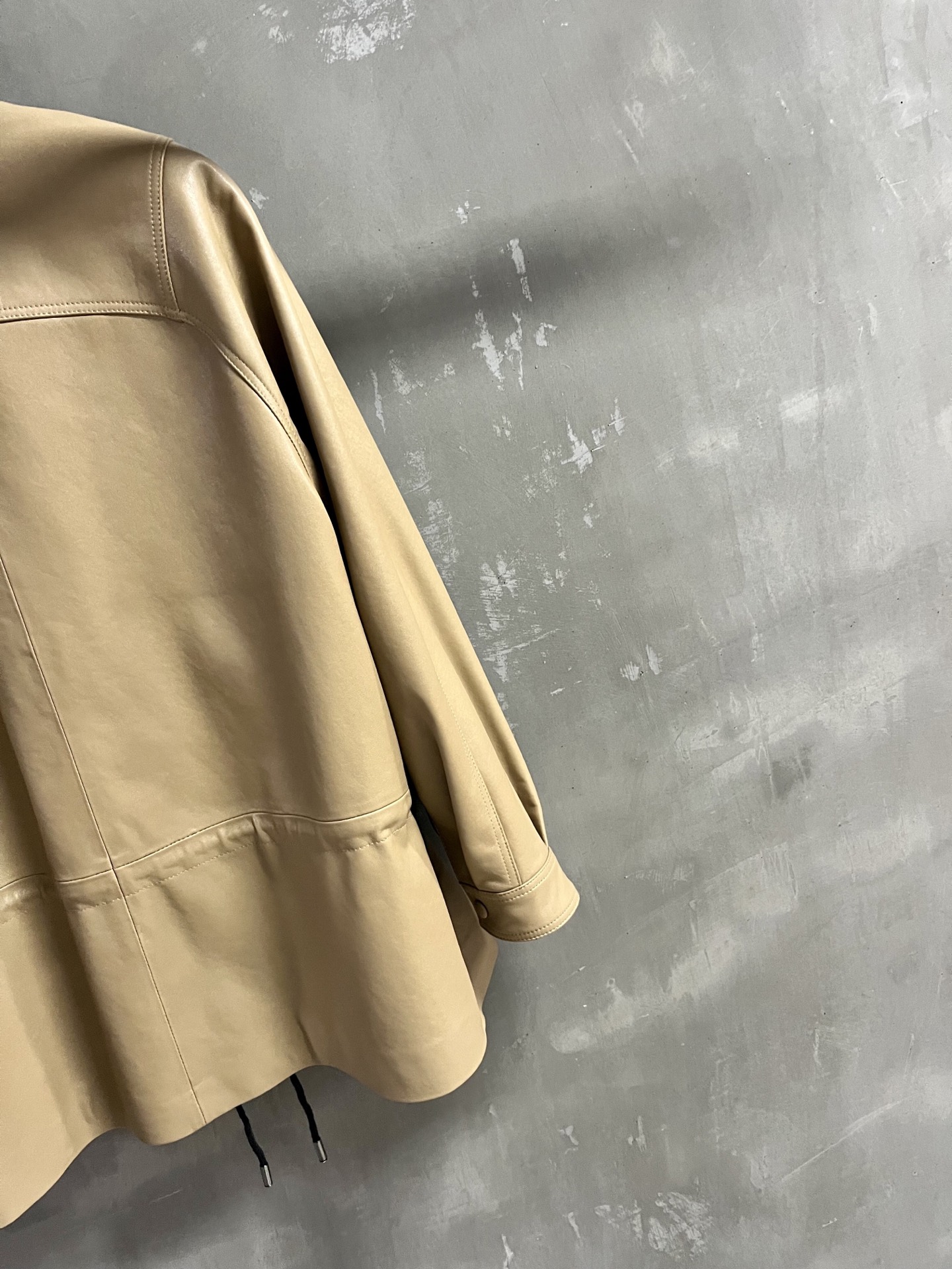2025 Spring Suit: Original, Stylish Balenci*ga Dust Bag Leather Material, S-L Size. - 图片 8