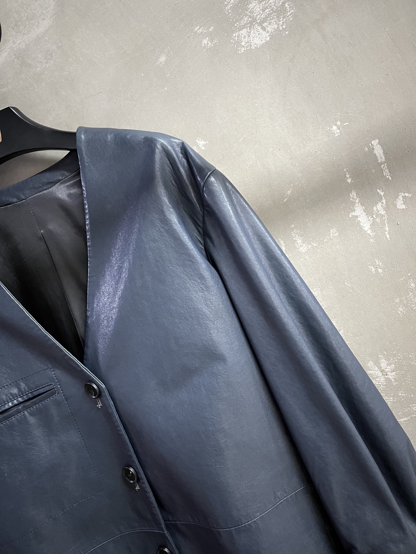 “Stylish One-Size-Fits-All Female Outfit: P2645 Balenci*ga Leather Spring Suit 2025” - 图片 4