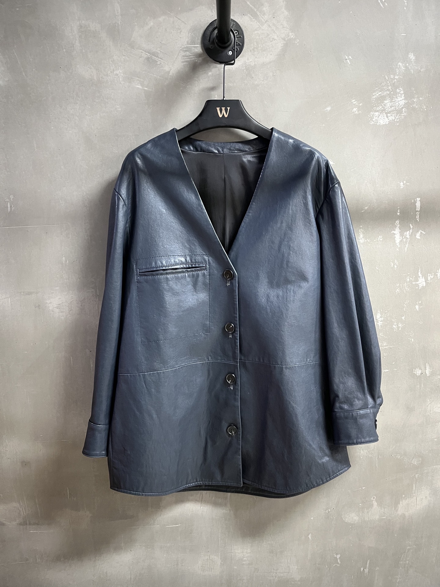 “Stylish One-Size-Fits-All Female Outfit: P2645 Balenci*ga Leather Spring Suit 2025”