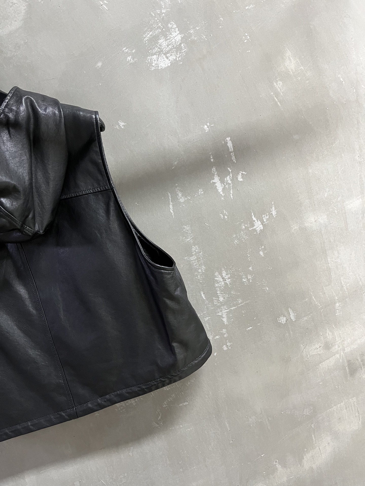 “Balenci*ga P2024 Female Suit: Leather, Water-Proof, One-Size-Fits-All with Dust-Proof Bag” - 图片 7