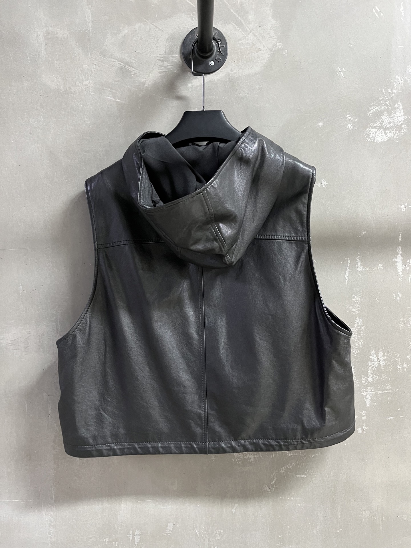 “Balenci*ga P2024 Female Suit: Leather, Water-Proof, One-Size-Fits-All with Dust-Proof Bag” - 图片 9