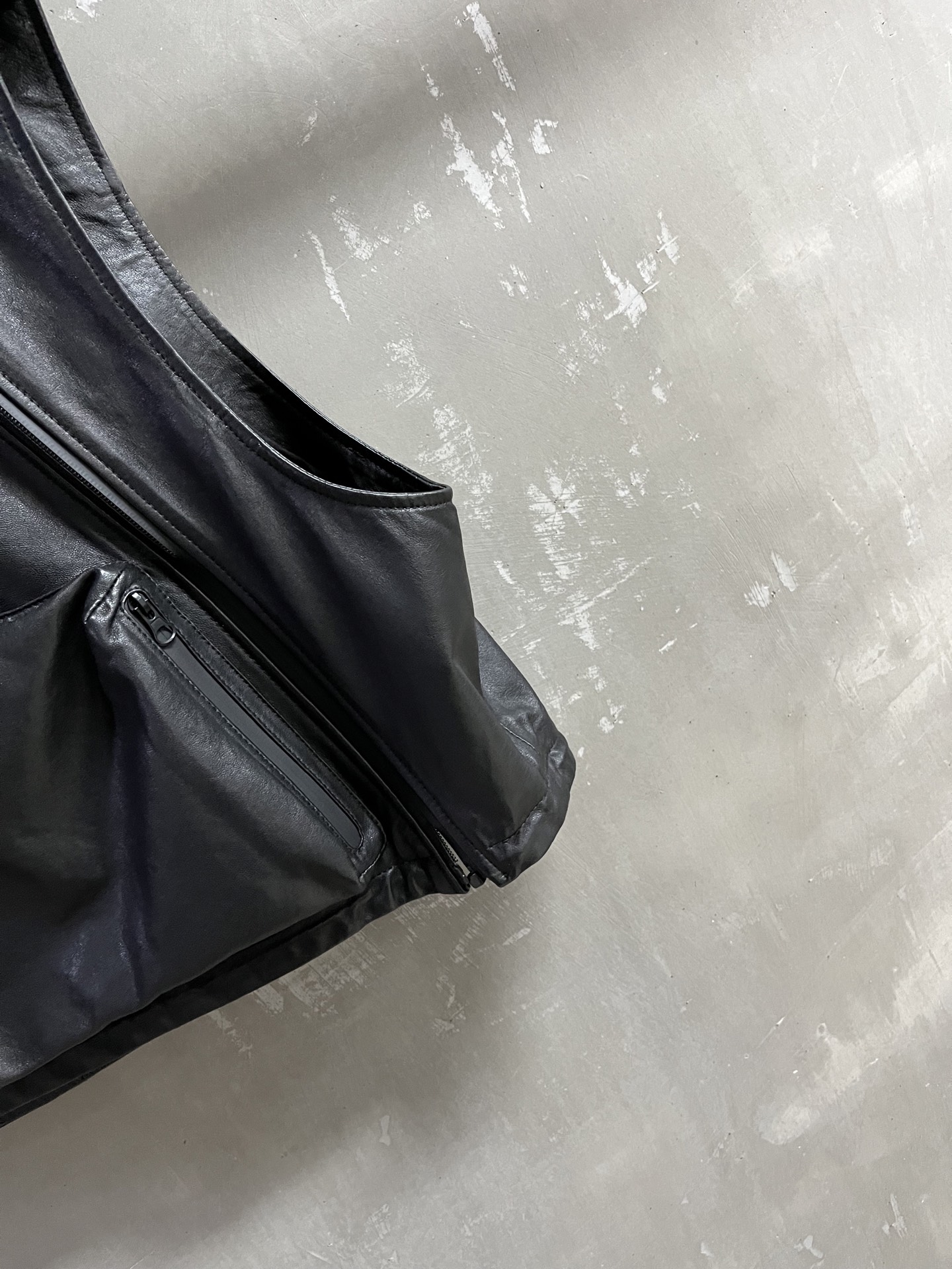 “Balenci*ga P2024 Female Suit: Leather, Water-Proof, One-Size-Fits-All with Dust-Proof Bag” - 图片 6