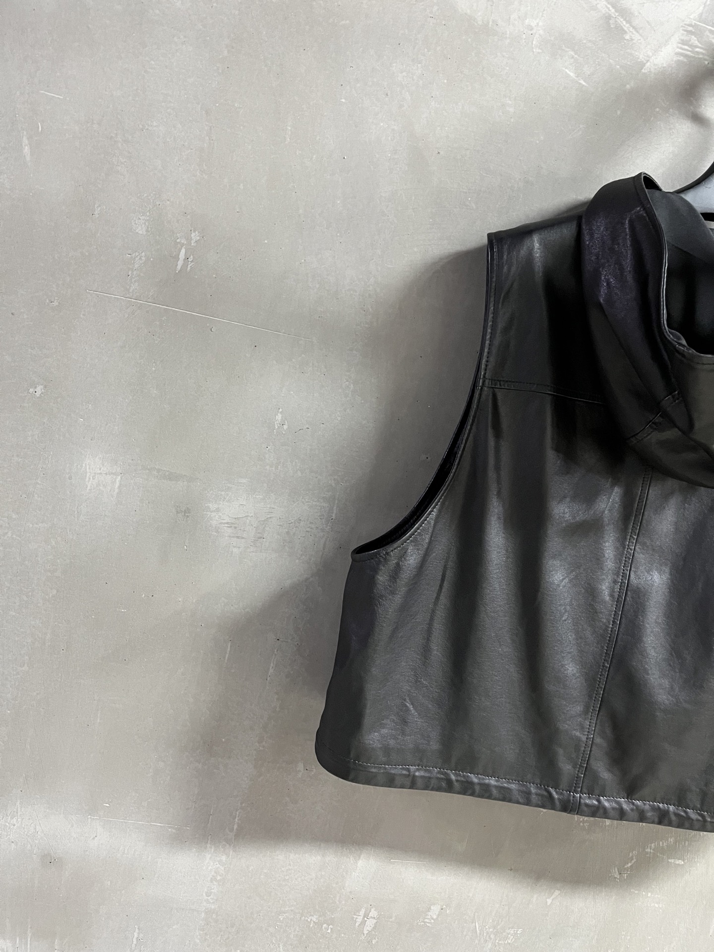“Balenci*ga P2024 Female Suit: Leather, Water-Proof, One-Size-Fits-All with Dust-Proof Bag” - 图片 8
