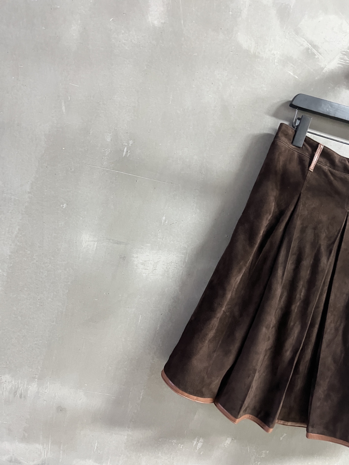Miu Miu Inspired Leather Midi Skirt - Stylish & Versatile Fall Fashion 8 i1752582367985 1370 0 5