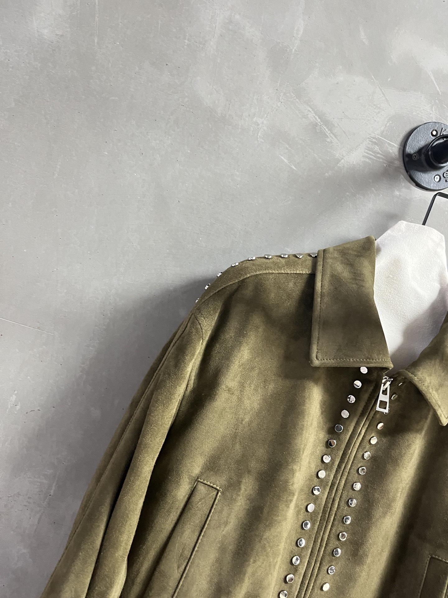 Loewe Lambskin Leather Jacket - Stylish & Versatile Fall Fashion 5 i1753103514790 4083 0 2