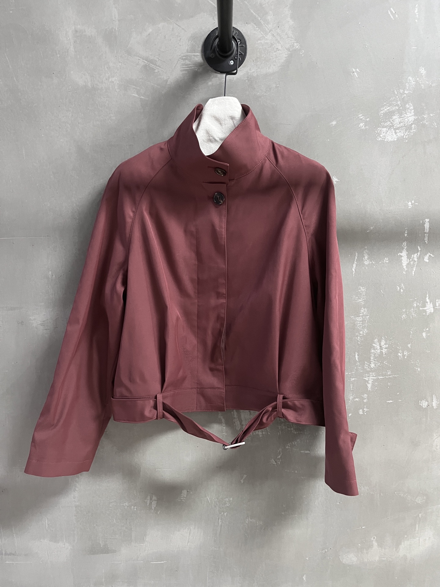 NO:636717,Lo*we introduction｜2025 new autumn clothing products The best leather clothing items this season!  The style is versatile and fashionable!  - MATERIAL - Leather imported original high-knit density fabric size S-19860909Lo*we简介｜2025秋装新品 本季度最佳皮衣单品！版型不挑人百搭又时髦！ - MATERIAL 材质 - 皮面进口原版高织数密度面料 size Ｓ- XL M码胸围110衣长53 连肩袖长70,罗意威-服装,loewe,leather jacket,alexander wang,Women's clothing